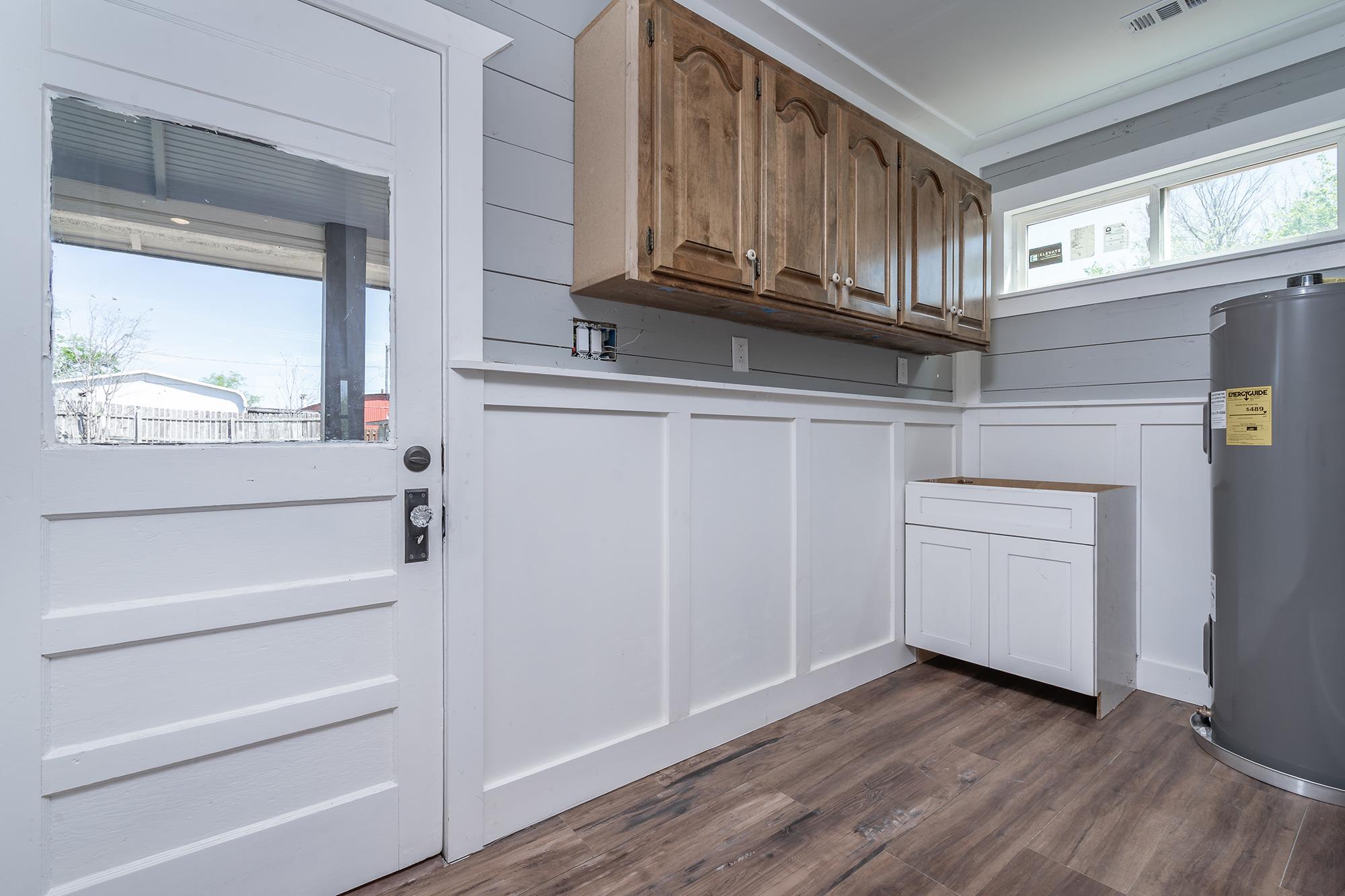 302 N Austin St, Coupland, TX 78615