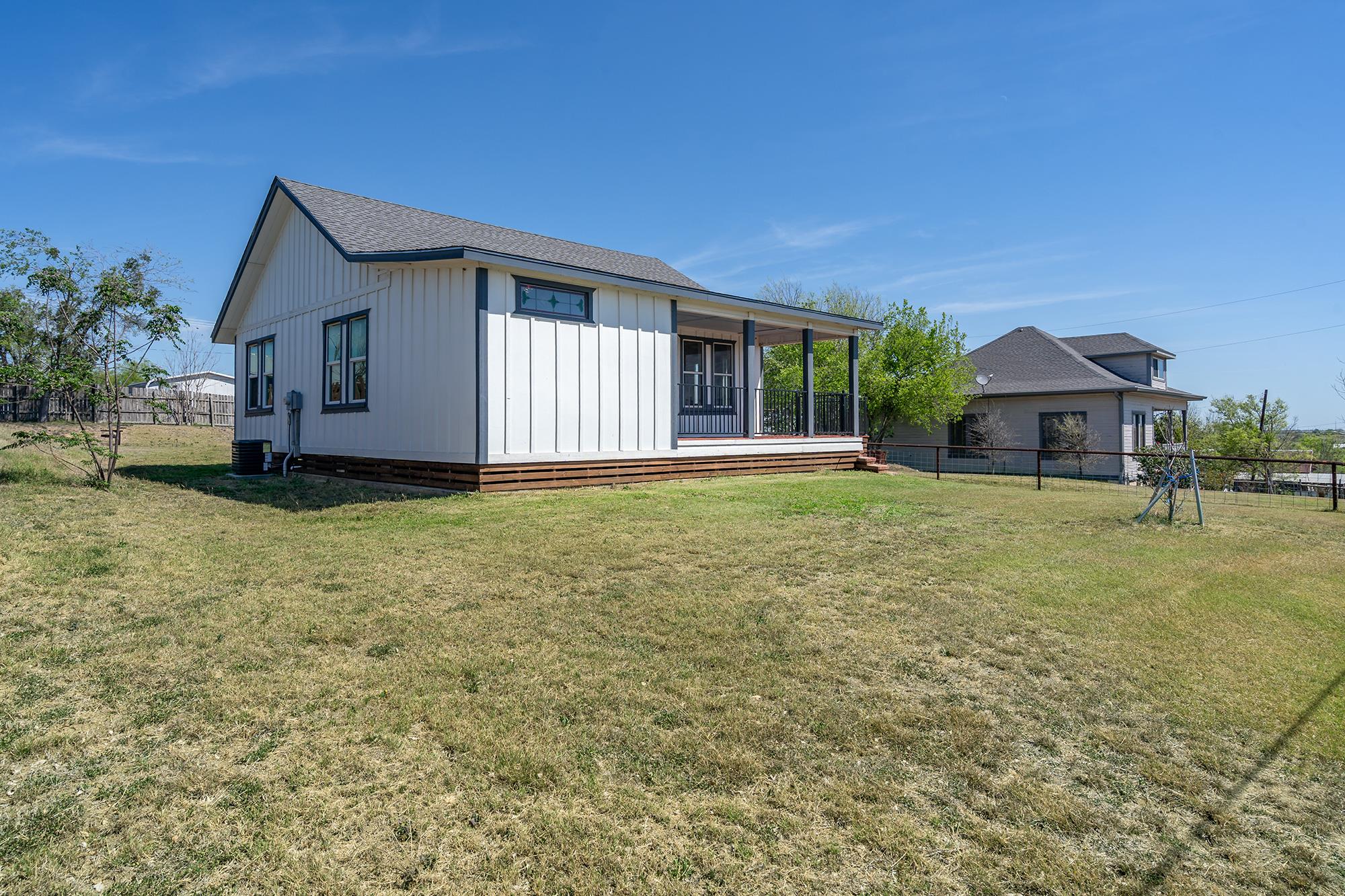 302 N Austin St, Coupland, TX 78615