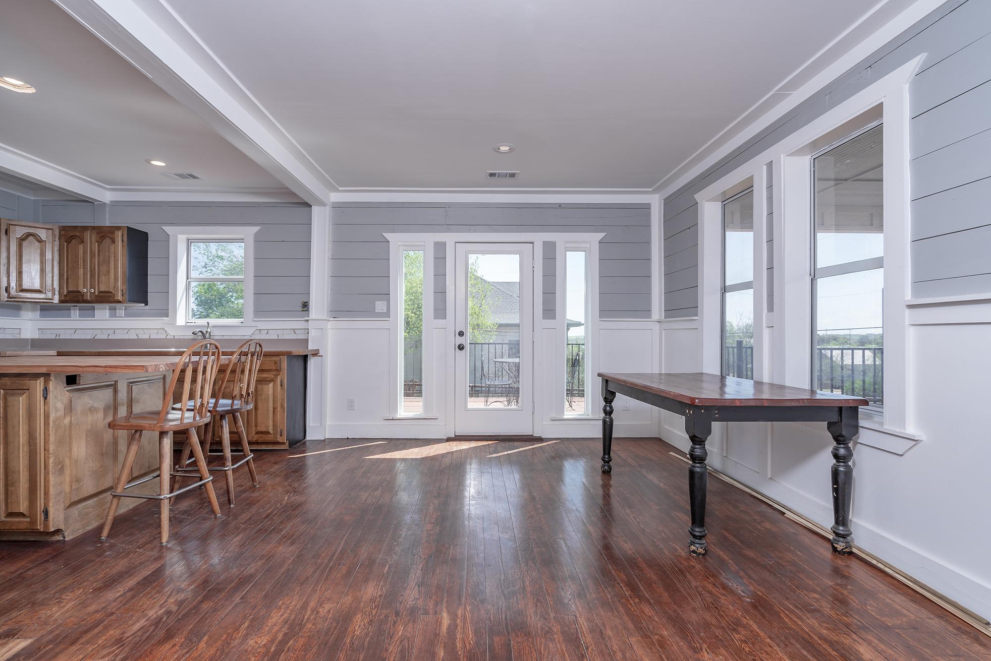 302 N Austin St, Coupland, TX 78615