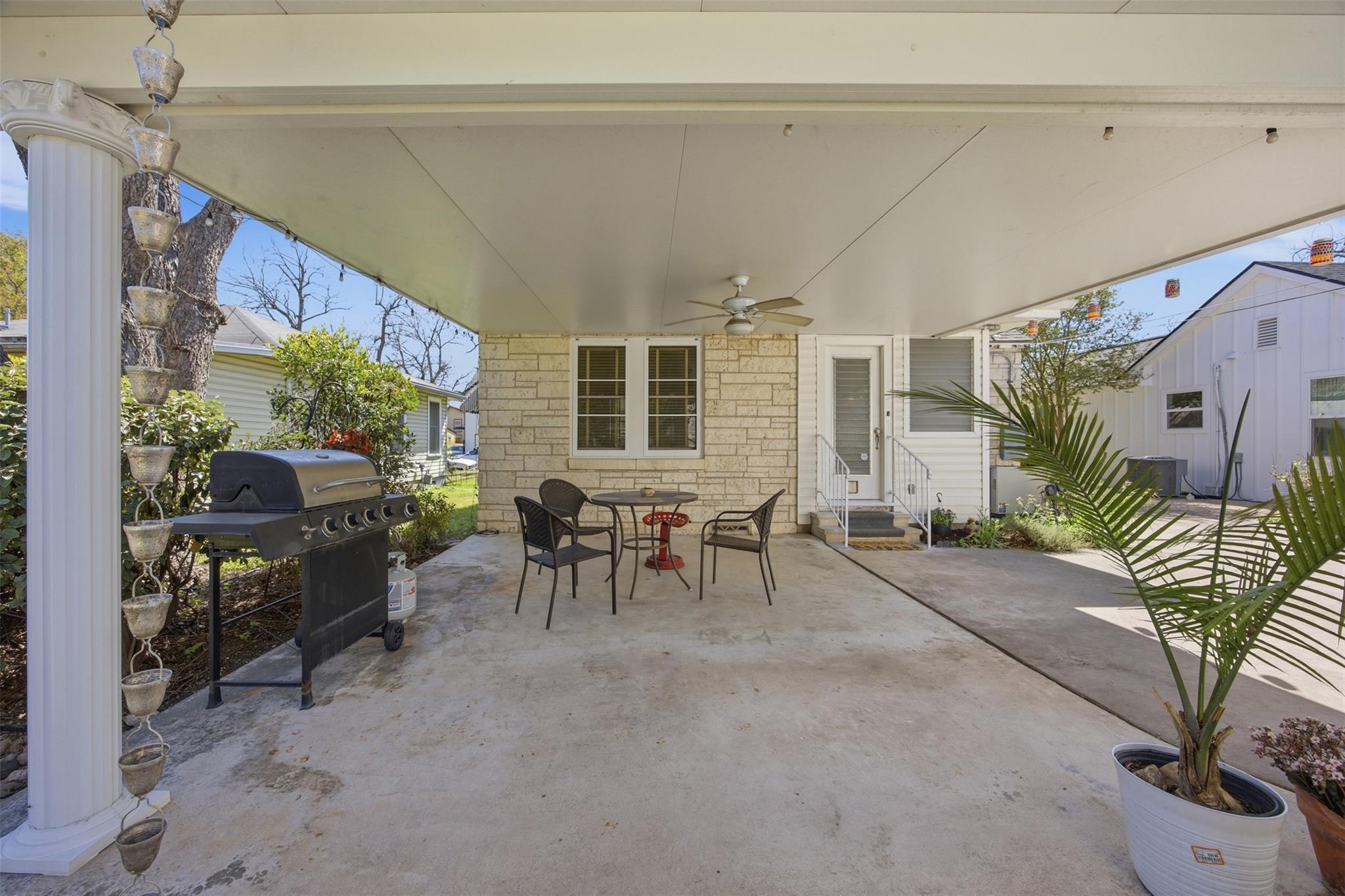 1030 E 44th St, Austin, TX 78751