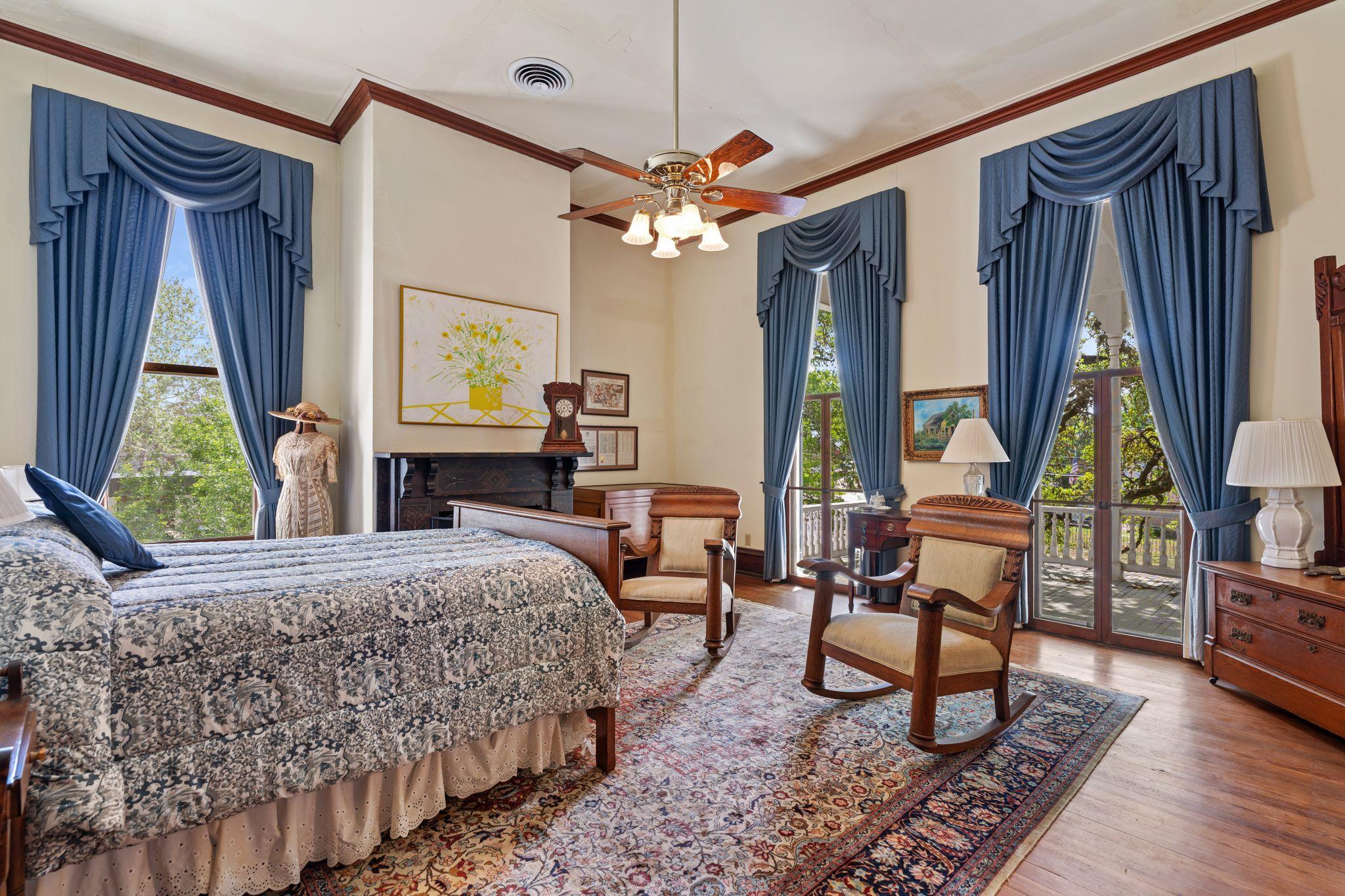 351 E Colorado St, La Grange, TX 78945