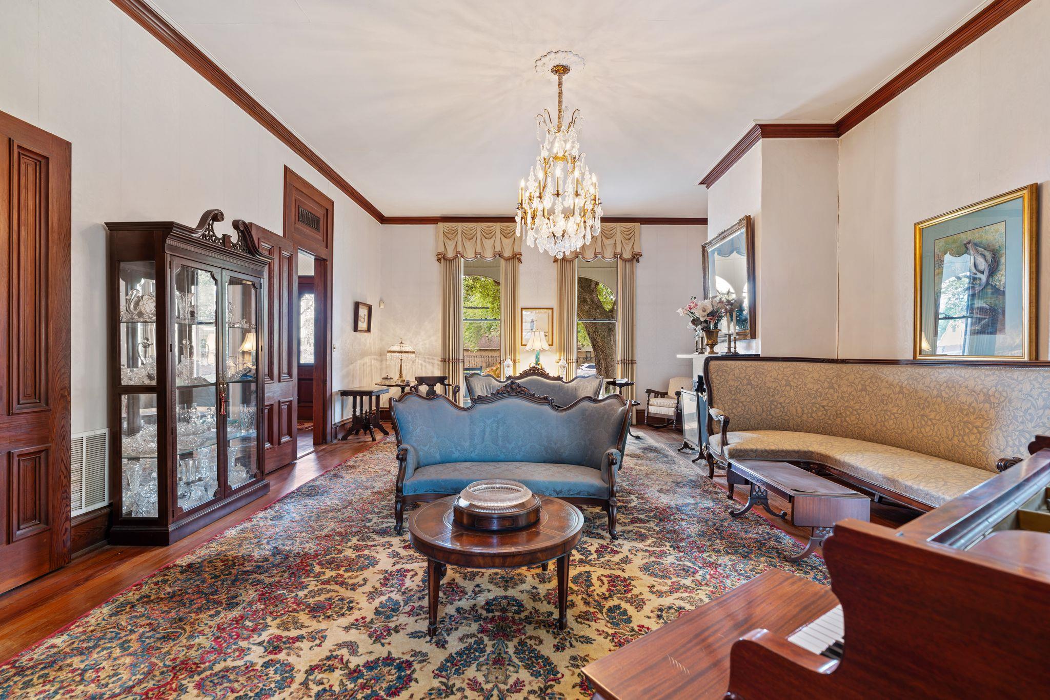 351 E Colorado St, La Grange, TX 78945