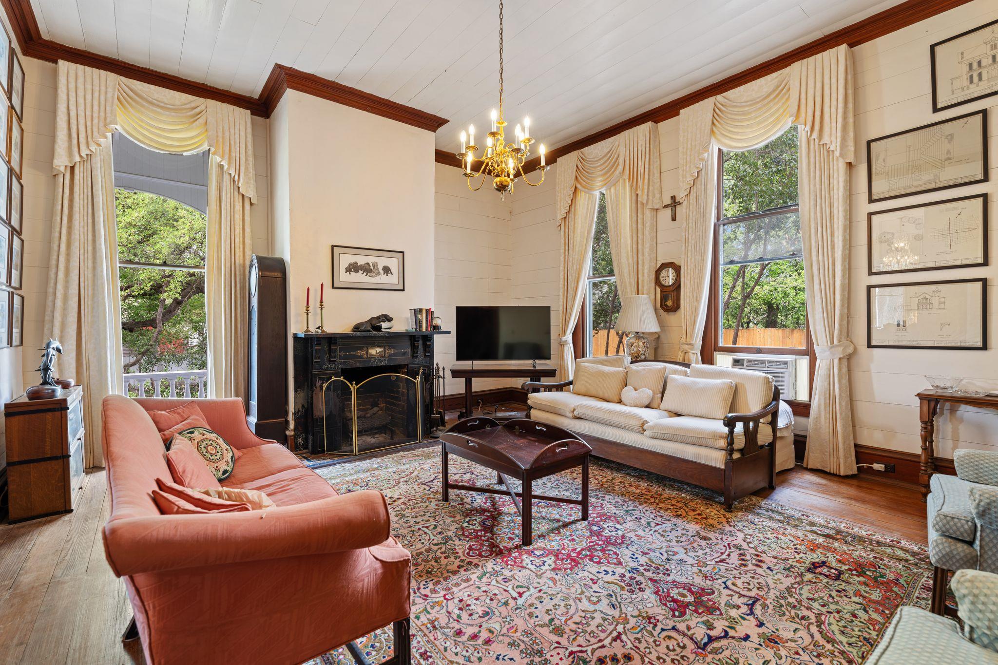 351 E Colorado St, La Grange, TX 78945