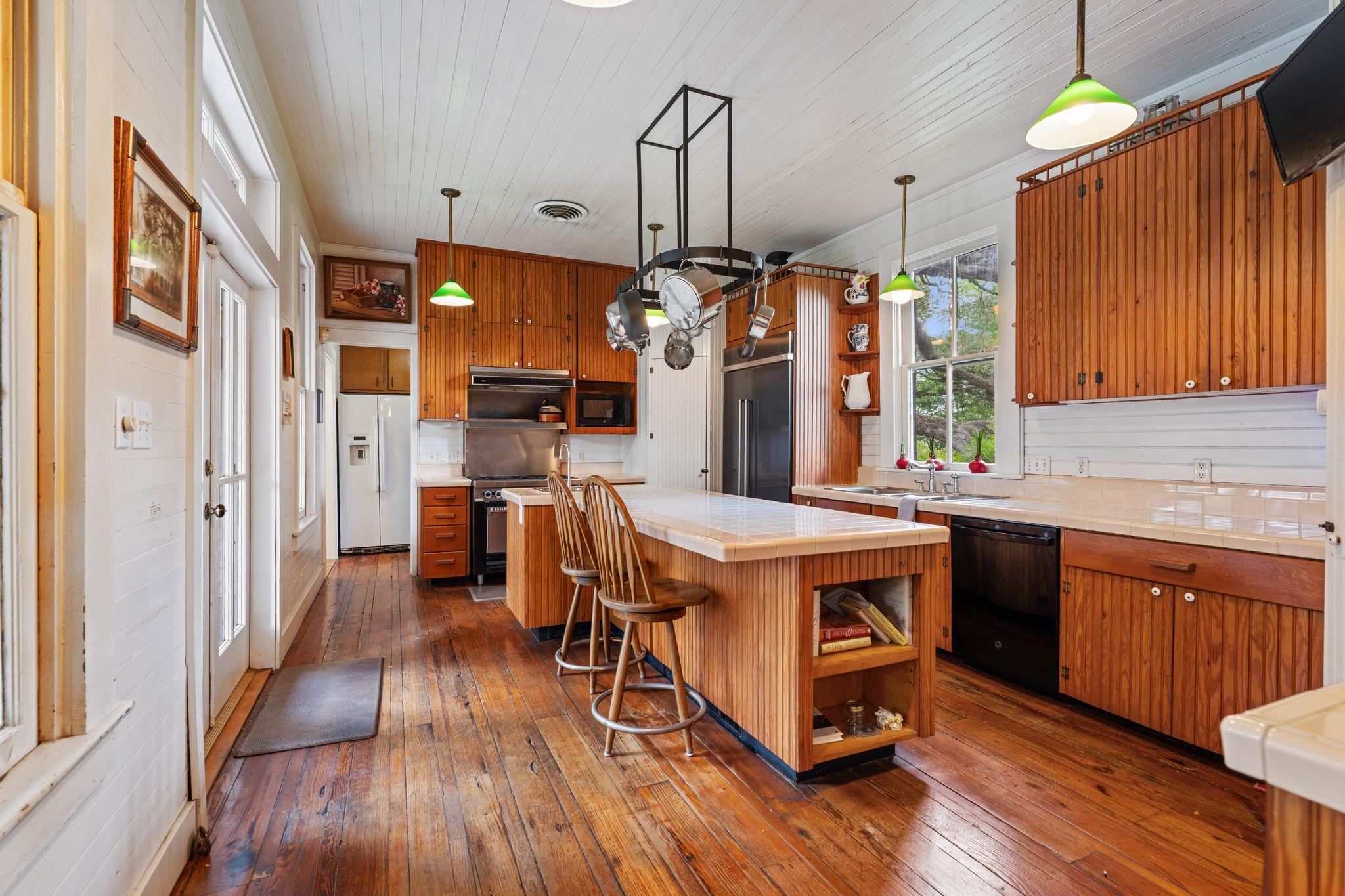 351 E Colorado St, La Grange, TX 78945