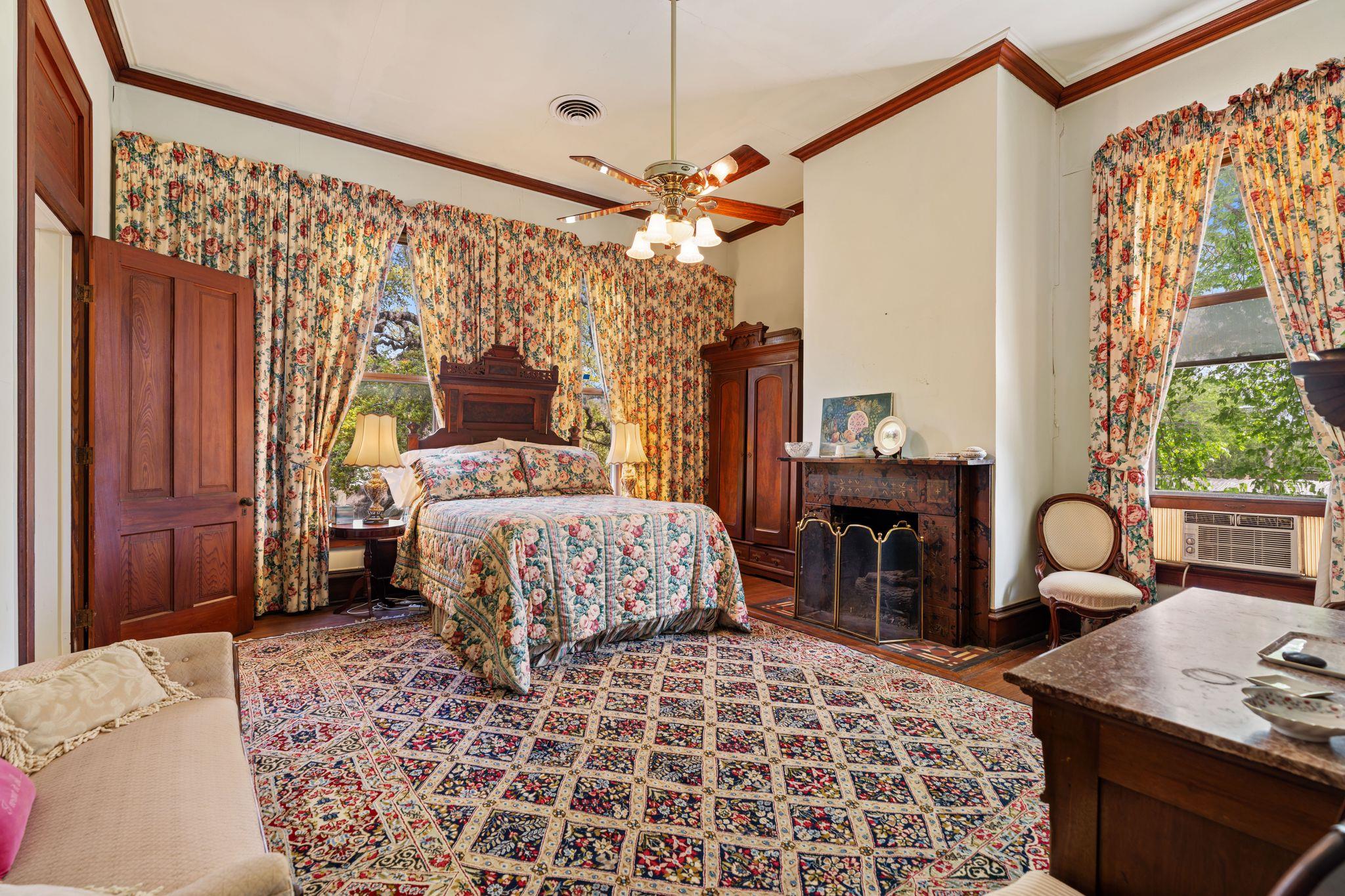 351 E Colorado St, La Grange, TX 78945