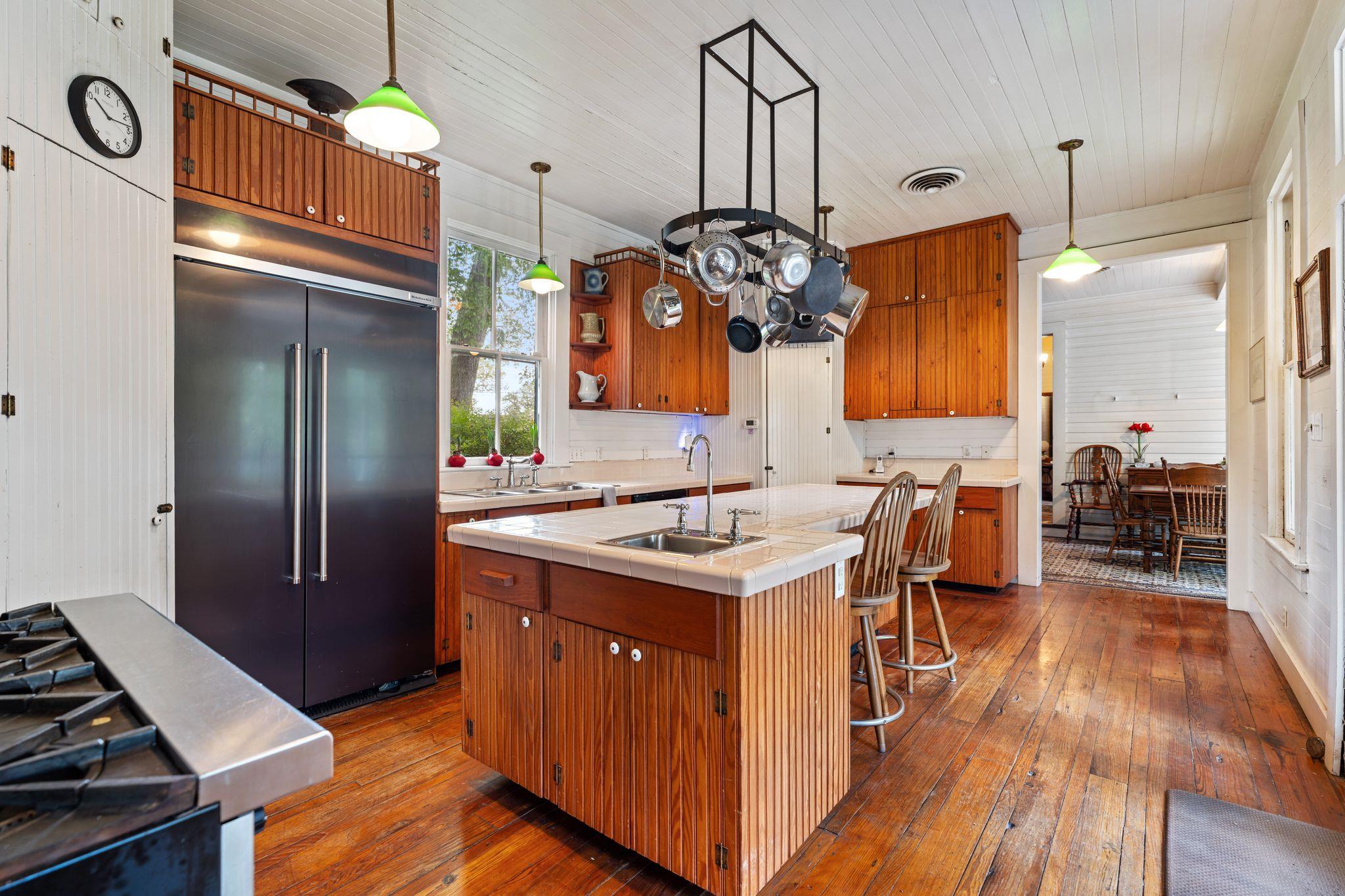 351 E Colorado St, La Grange, TX 78945