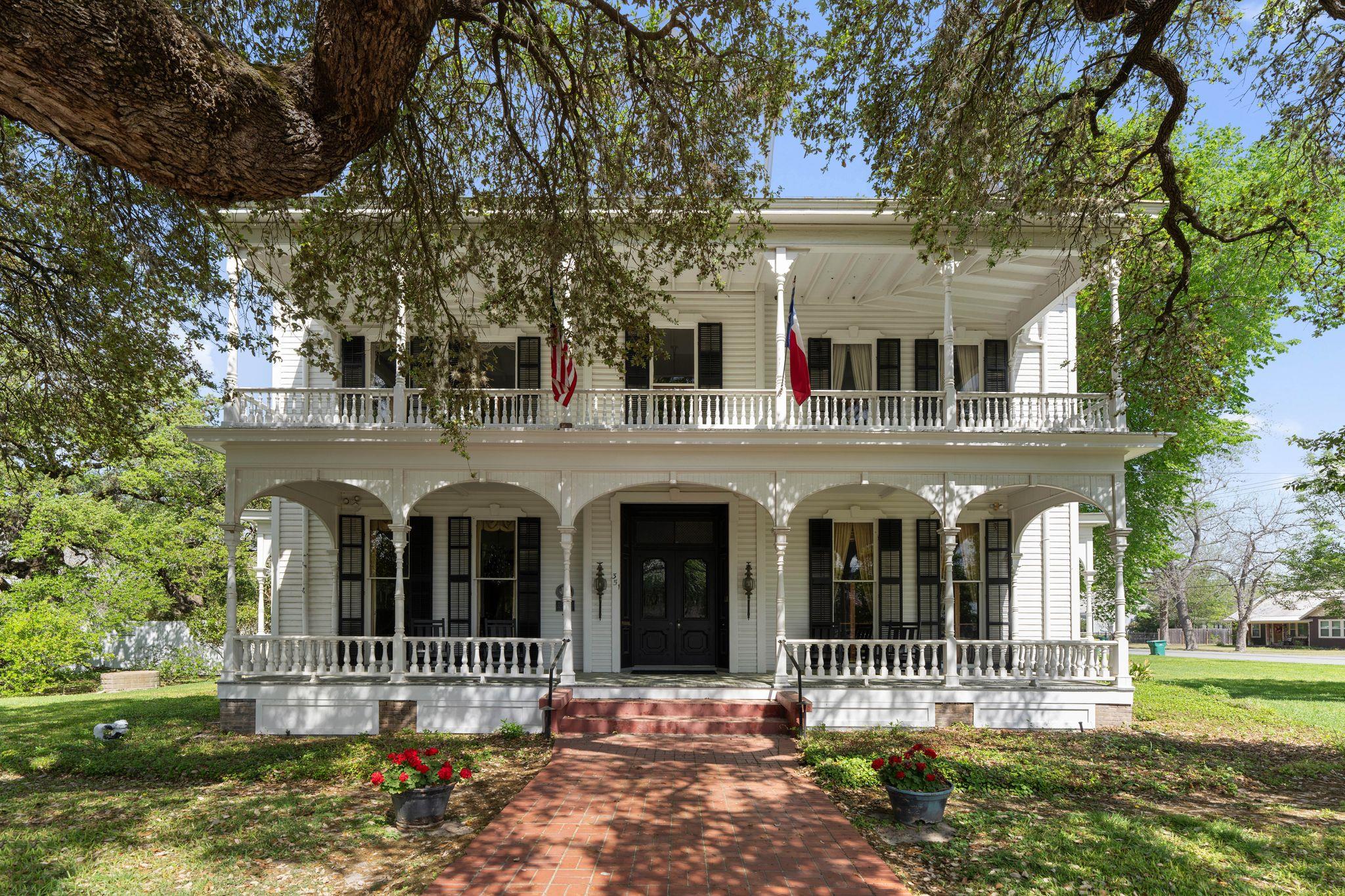 351 E Colorado St, La Grange, TX 78945