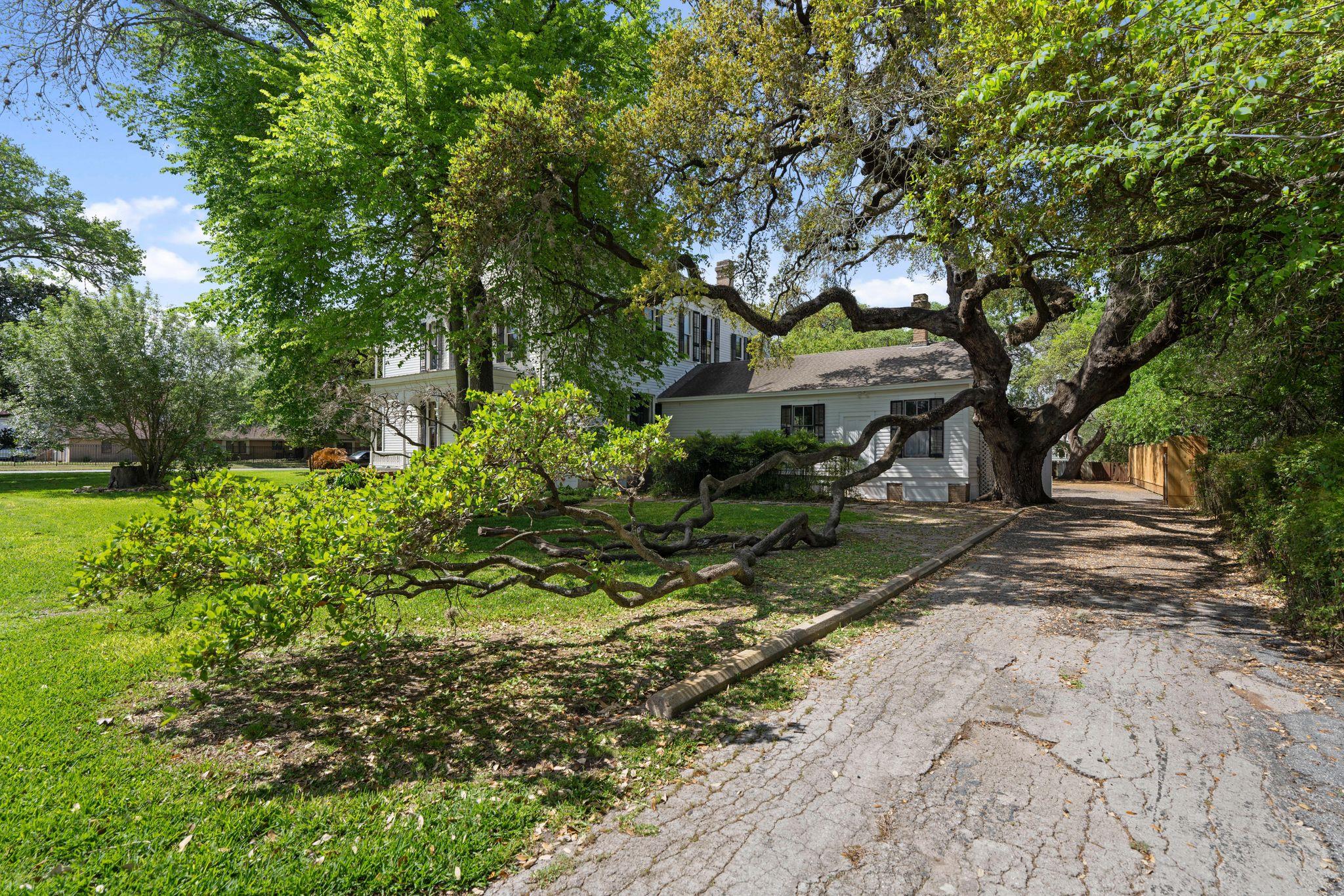 351 E Colorado St, La Grange, TX 78945