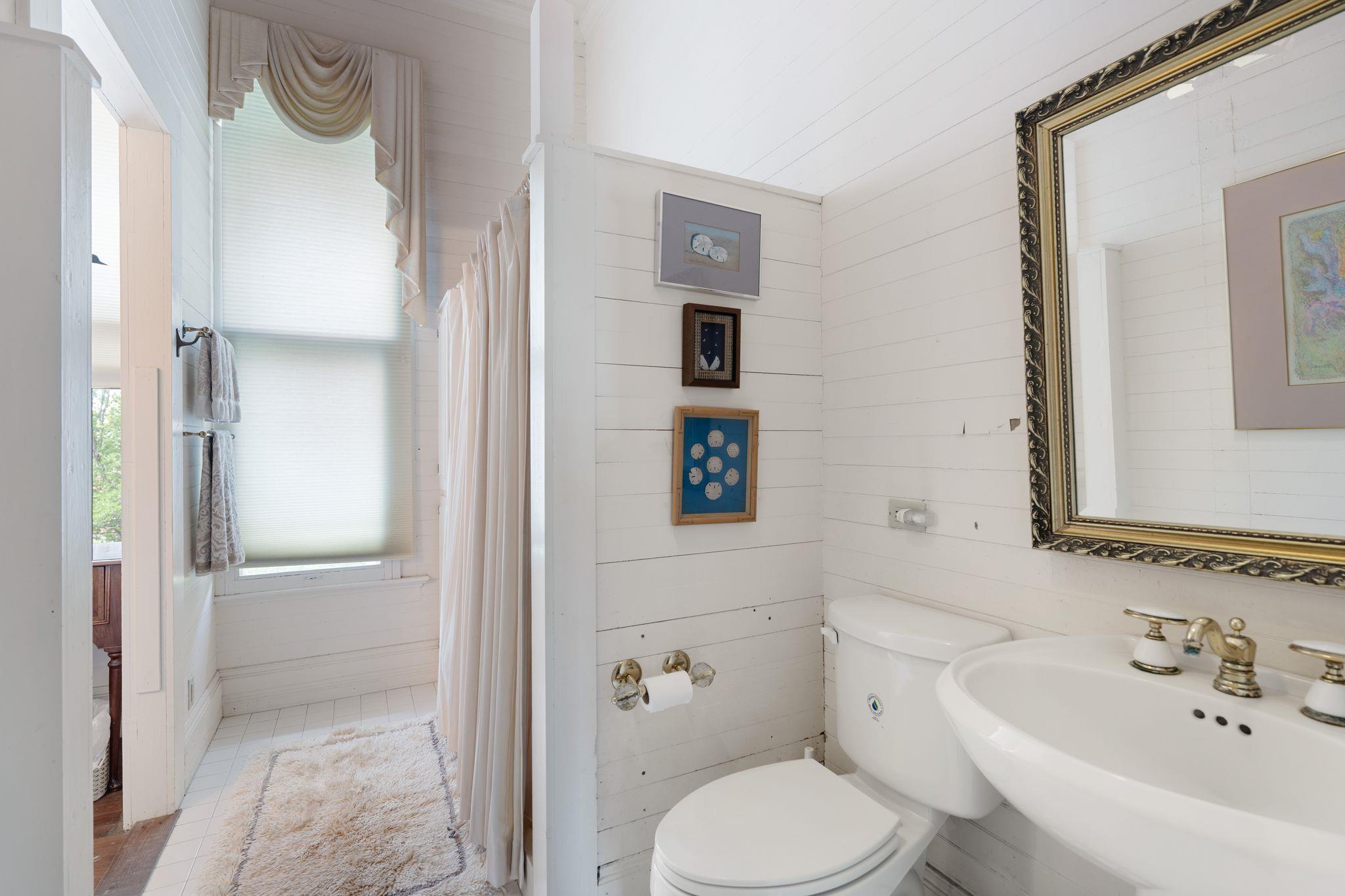 351 E Colorado St, La Grange, TX 78945