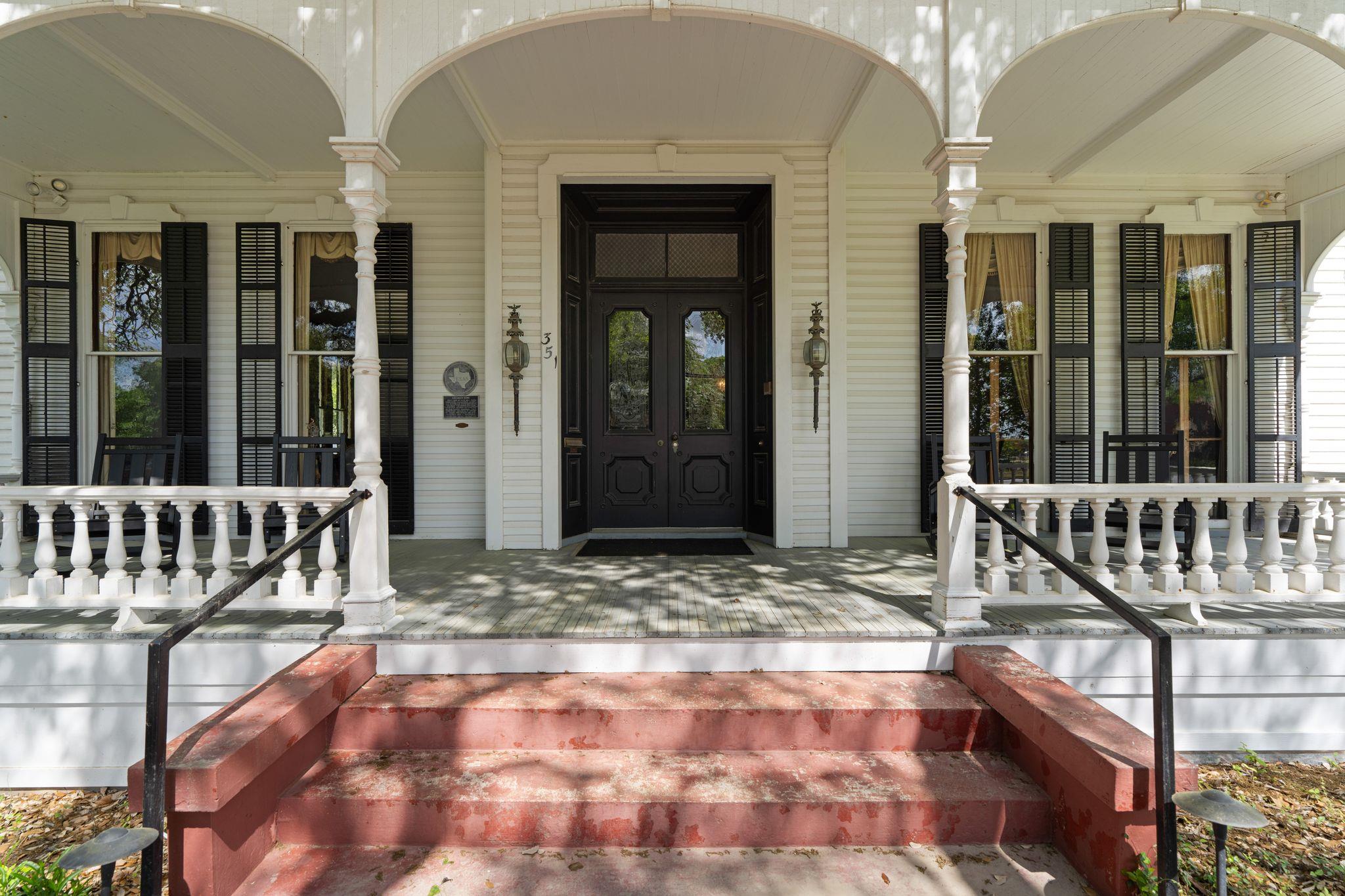 351 E Colorado St, La Grange, TX 78945