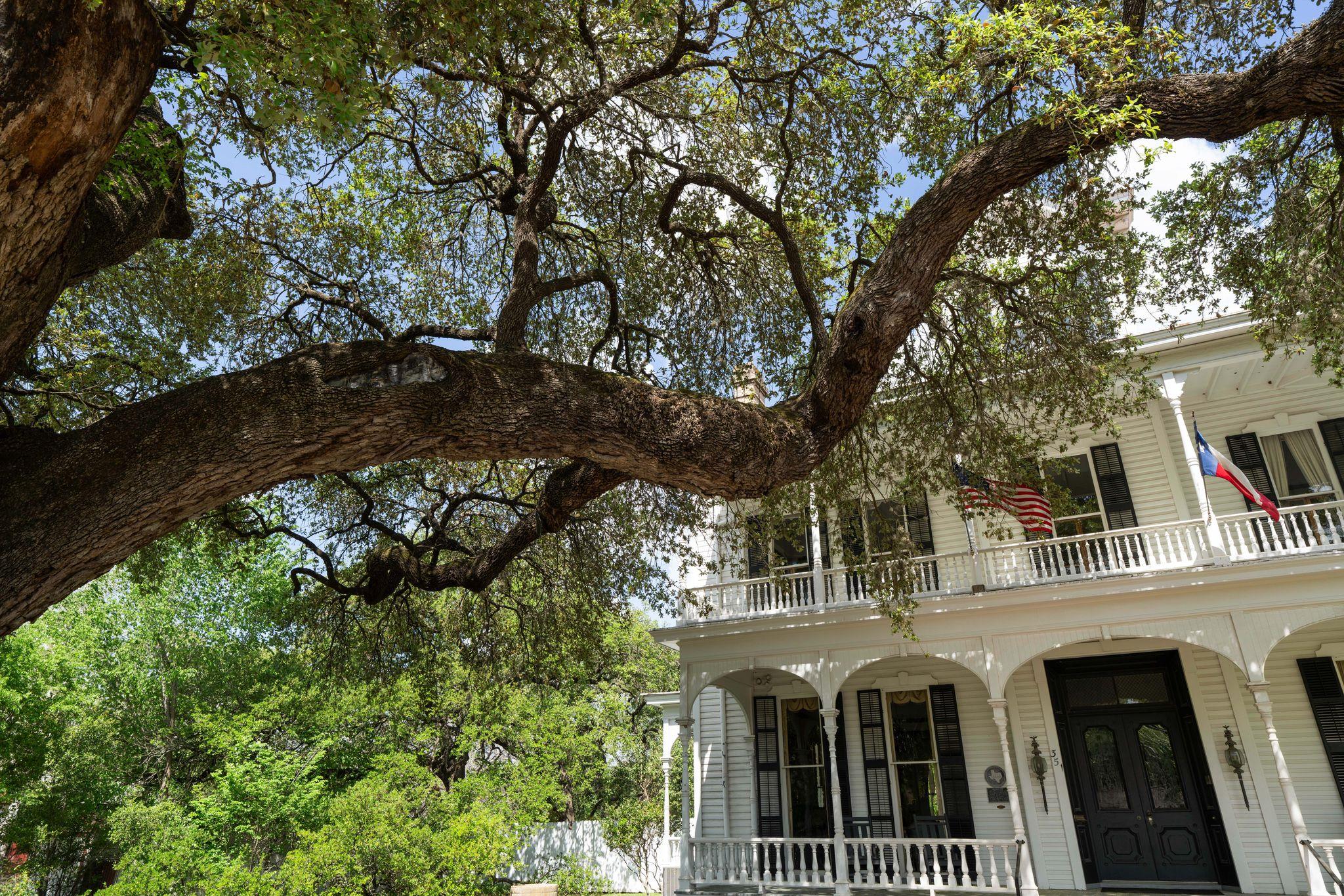 351 E Colorado St, La Grange, TX 78945