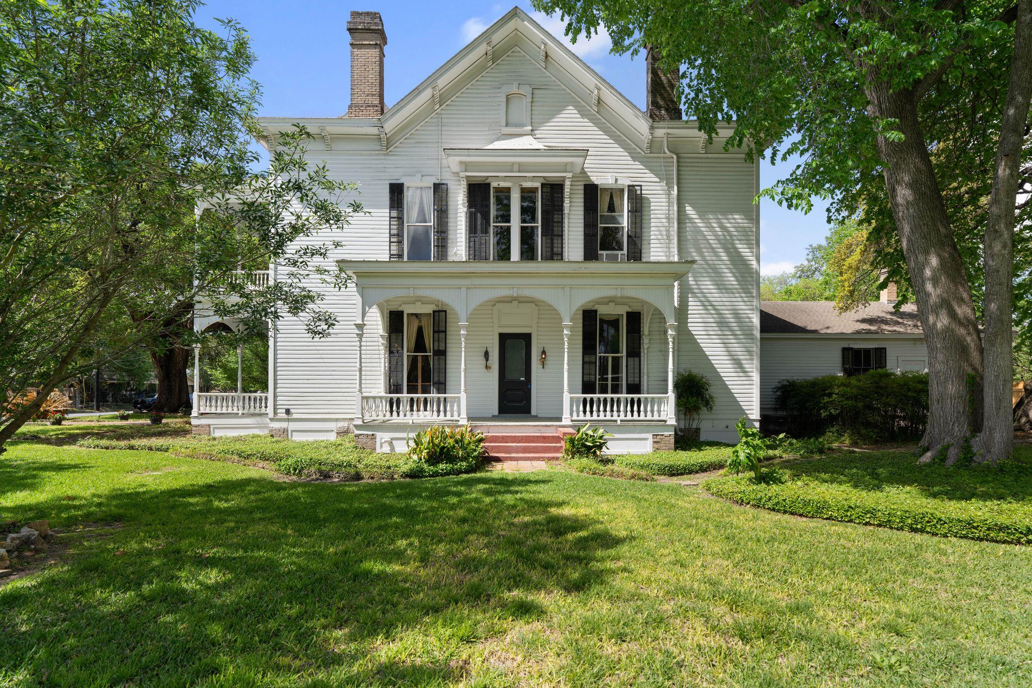 351 E Colorado St, La Grange, TX 78945