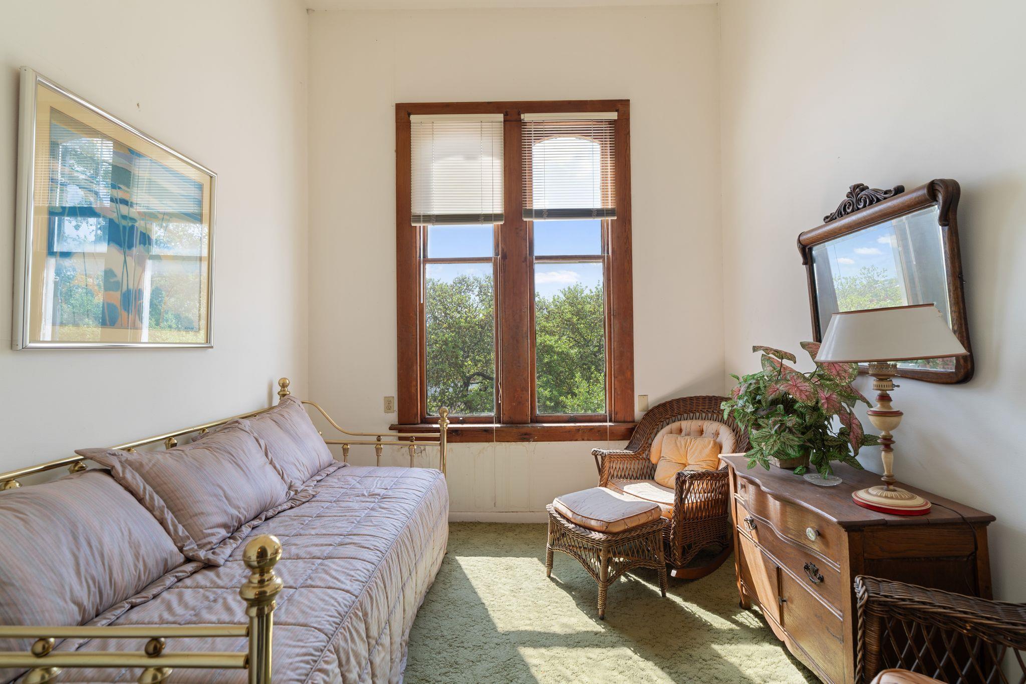 351 E Colorado St, La Grange, TX 78945