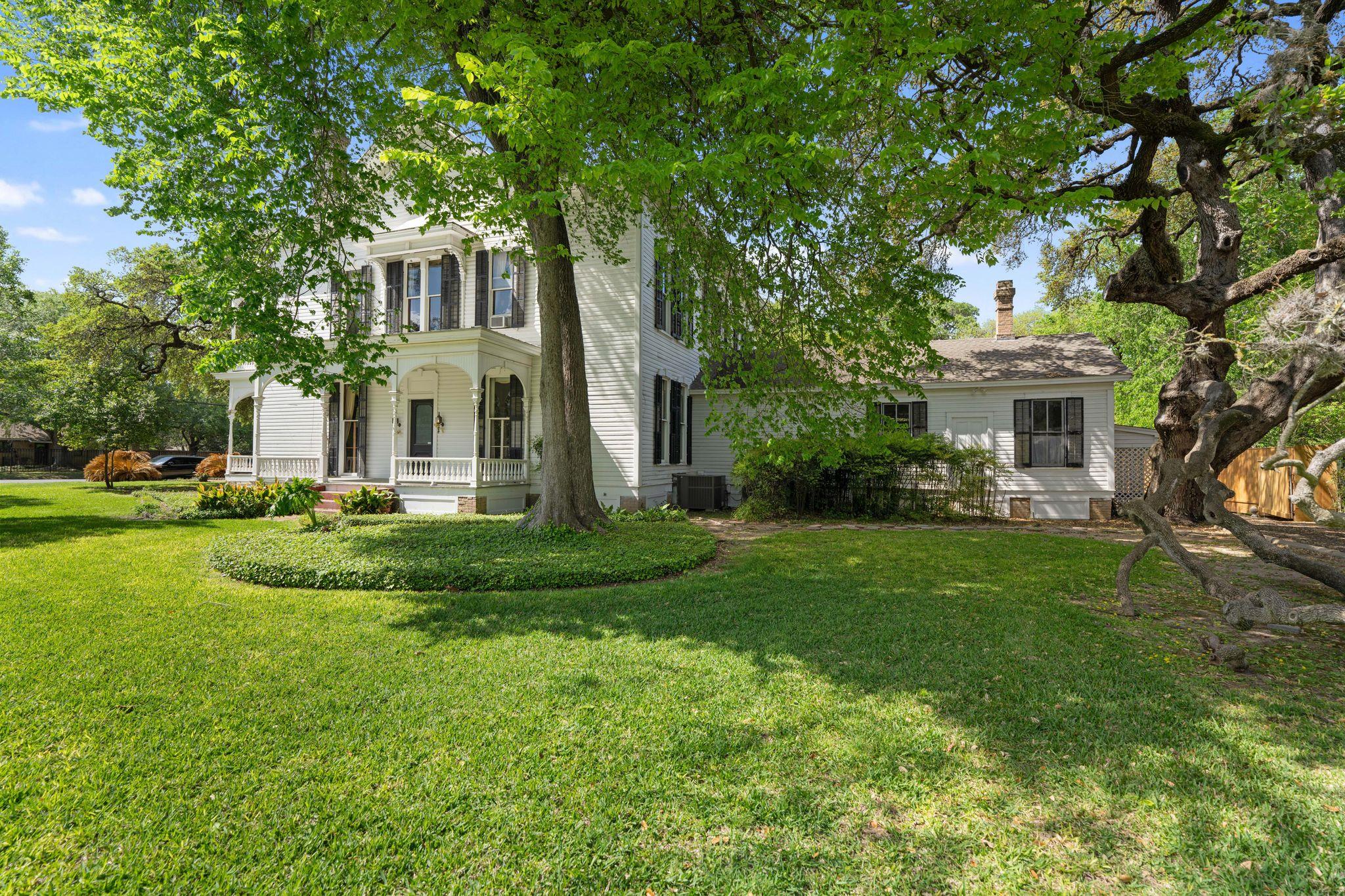 351 E Colorado St, La Grange, TX 78945