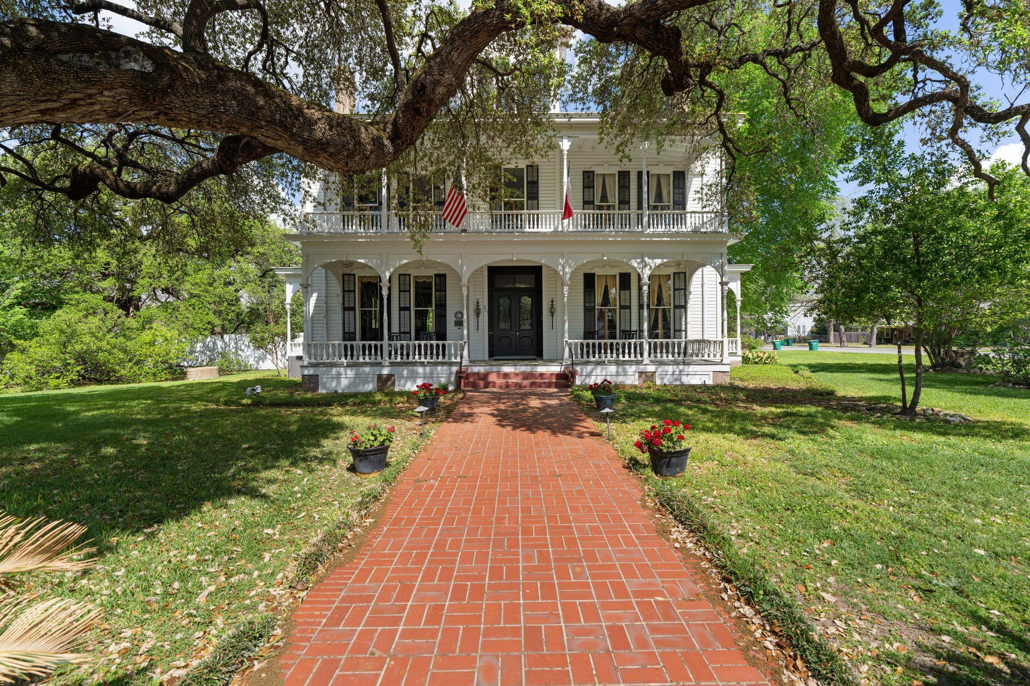 351 E Colorado St, La Grange, TX 78945