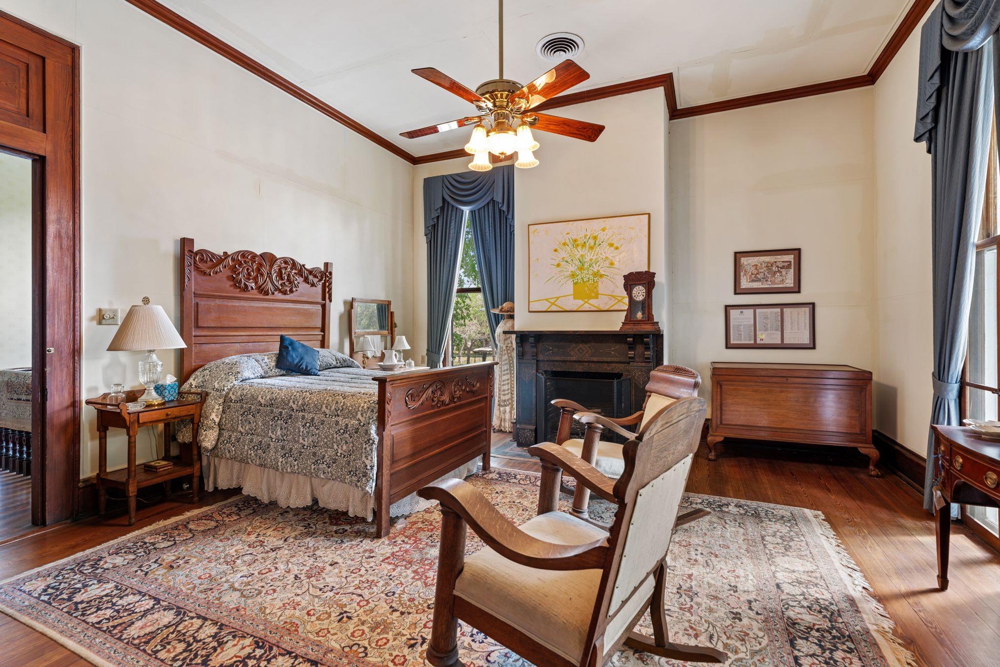 351 E Colorado St, La Grange, TX 78945