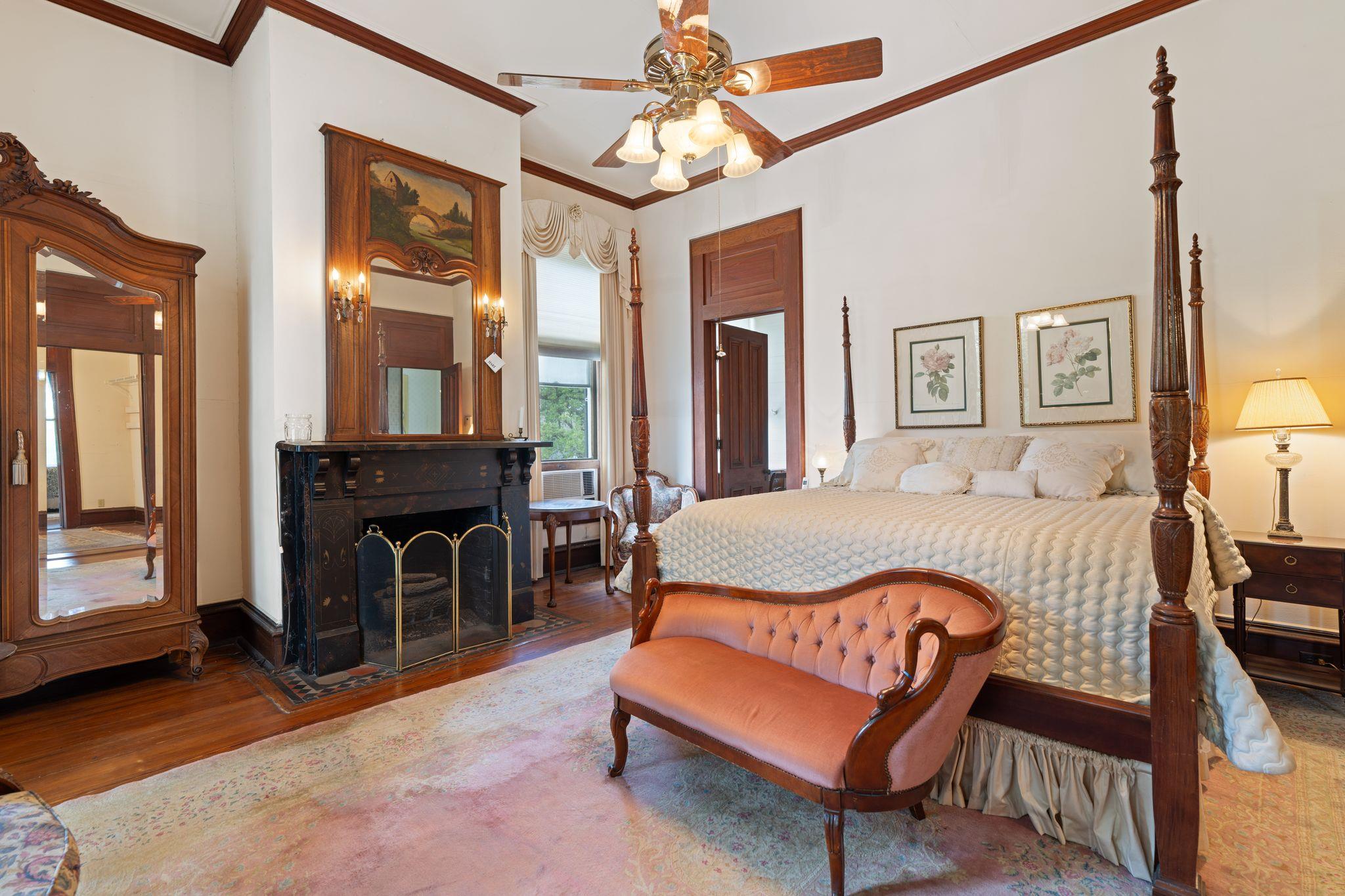 351 E Colorado St, La Grange, TX 78945