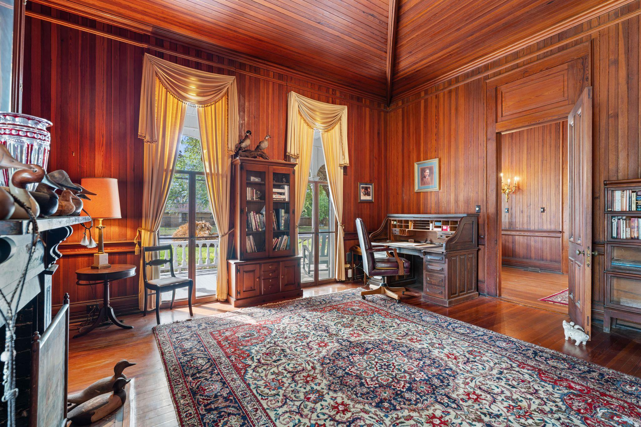 351 E Colorado St, La Grange, TX 78945