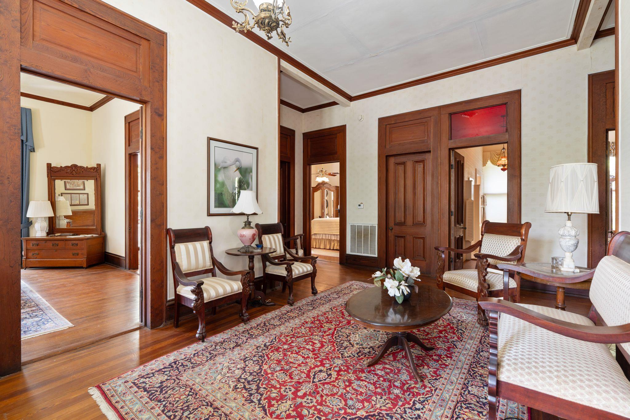 351 E Colorado St, La Grange, TX 78945