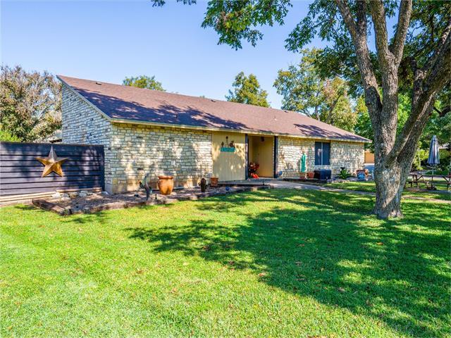 252 Meadowlakes Dr, Meadowlakes, TX 78654