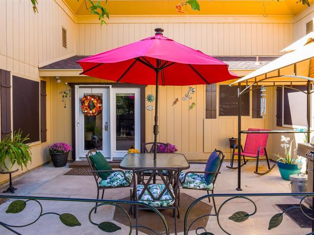 252 Meadowlakes Dr, Meadowlakes, TX 78654