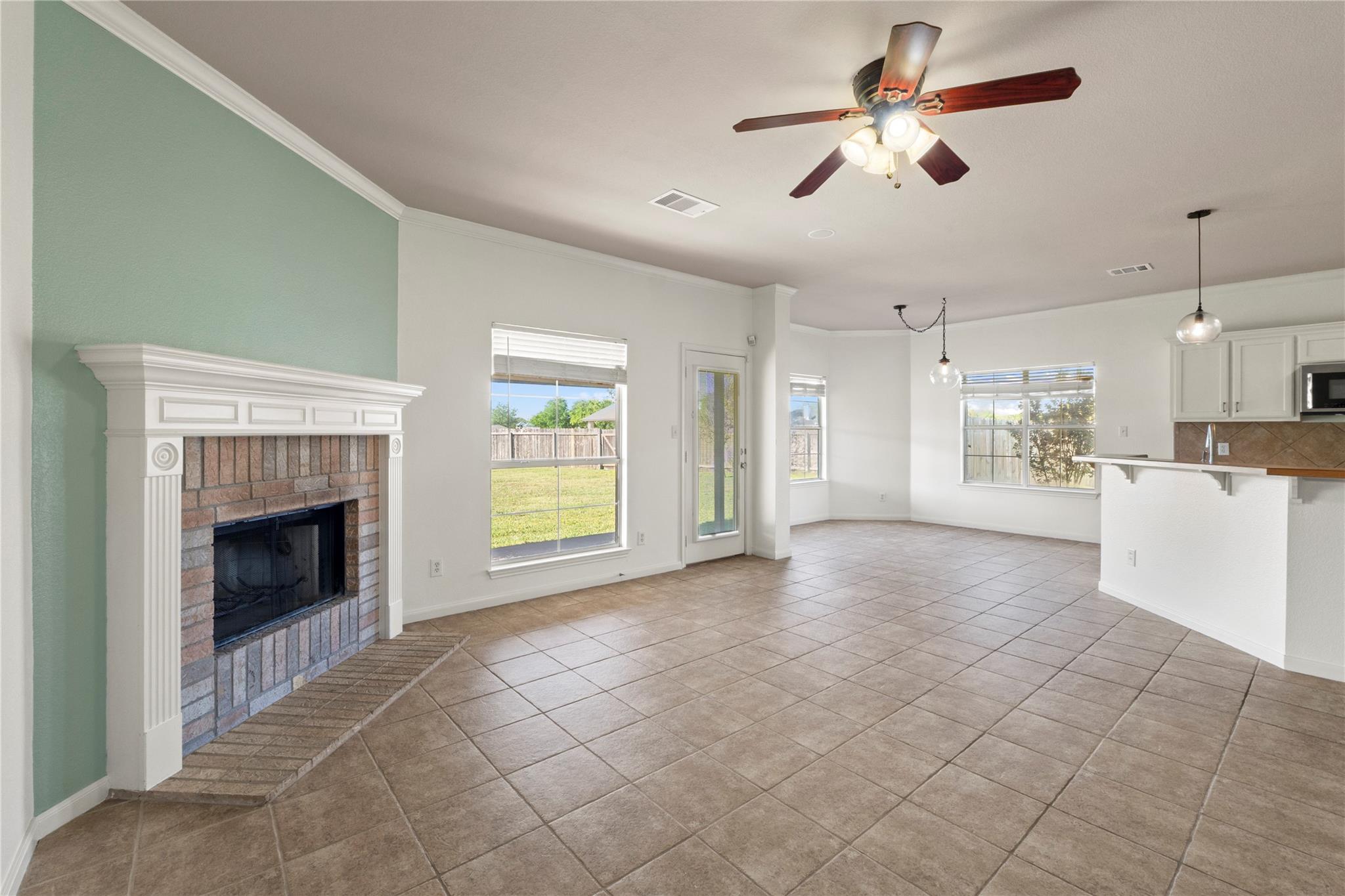 400 Rio Grande Ave, Hutto, TX 78634