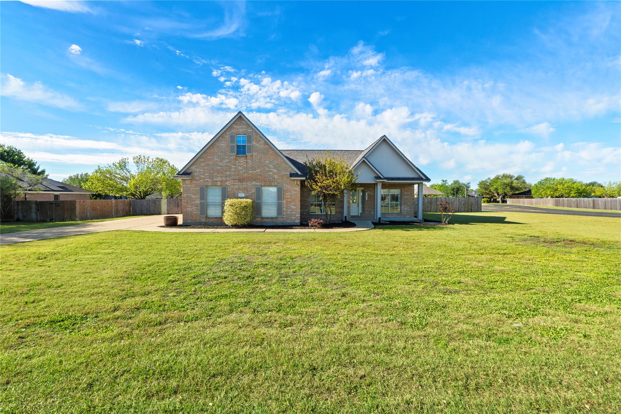 400 Rio Grande Ave, Hutto, TX 78634