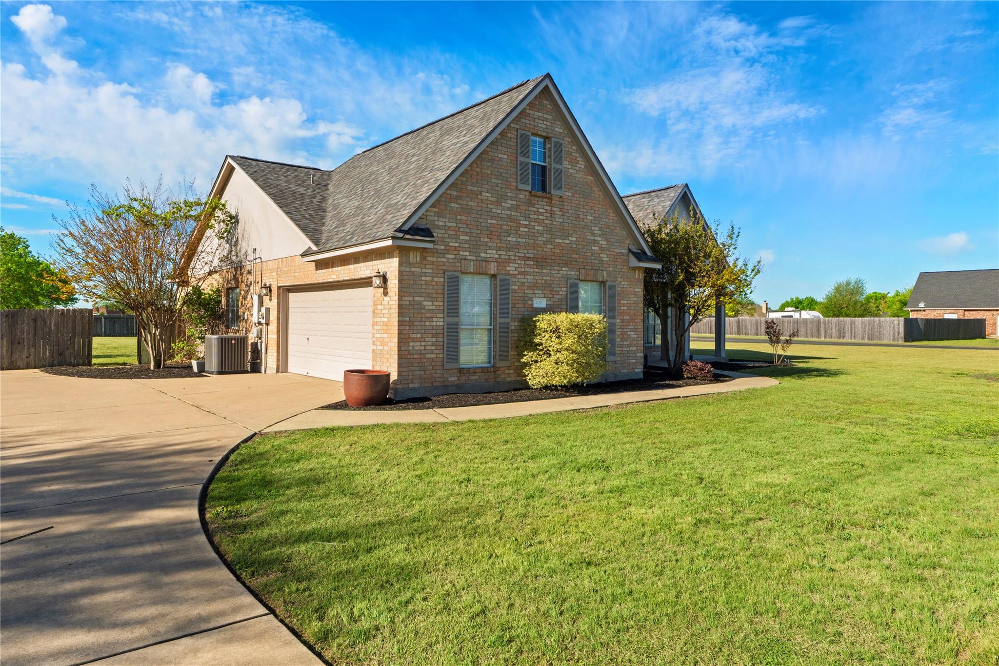 400 Rio Grande Ave, Hutto, TX 78634