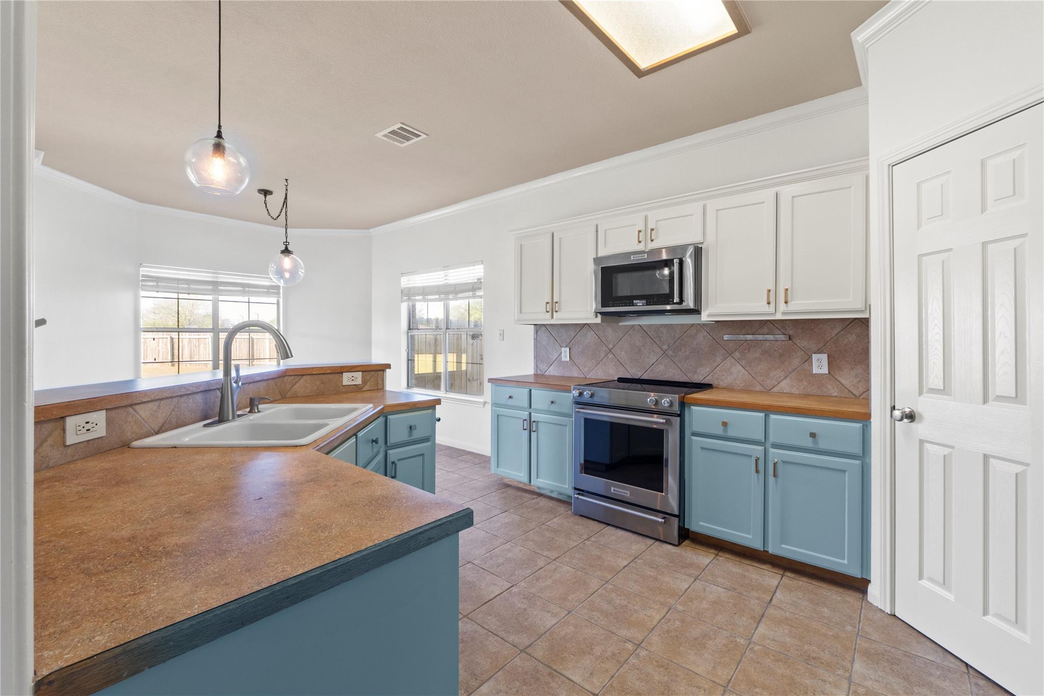 400 Rio Grande Ave, Hutto, TX 78634