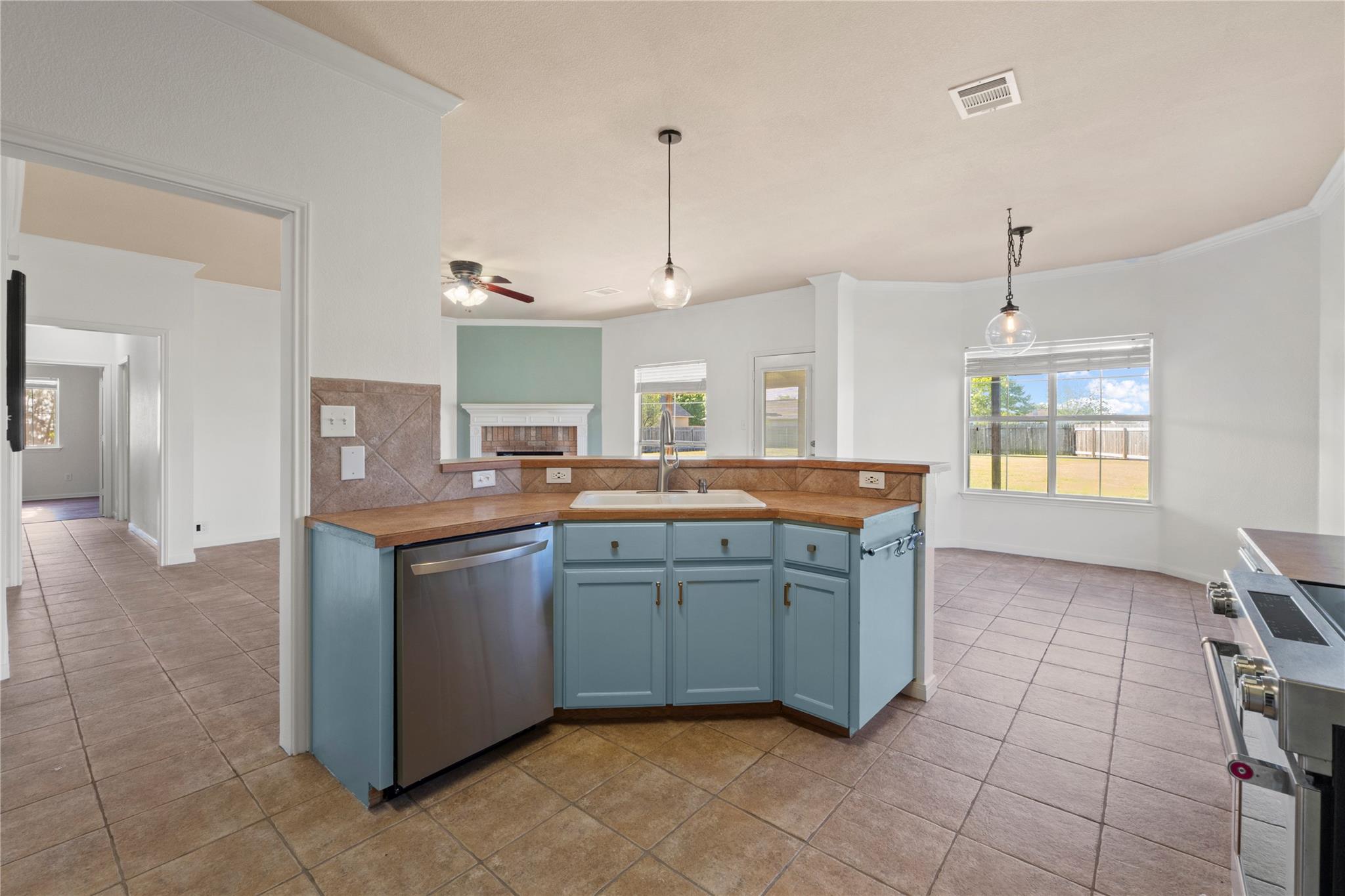 400 Rio Grande Ave, Hutto, TX 78634