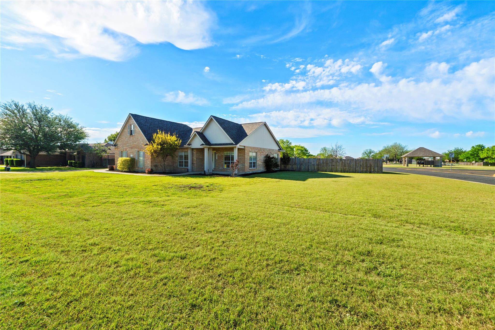 400 Rio Grande Ave, Hutto, TX 78634