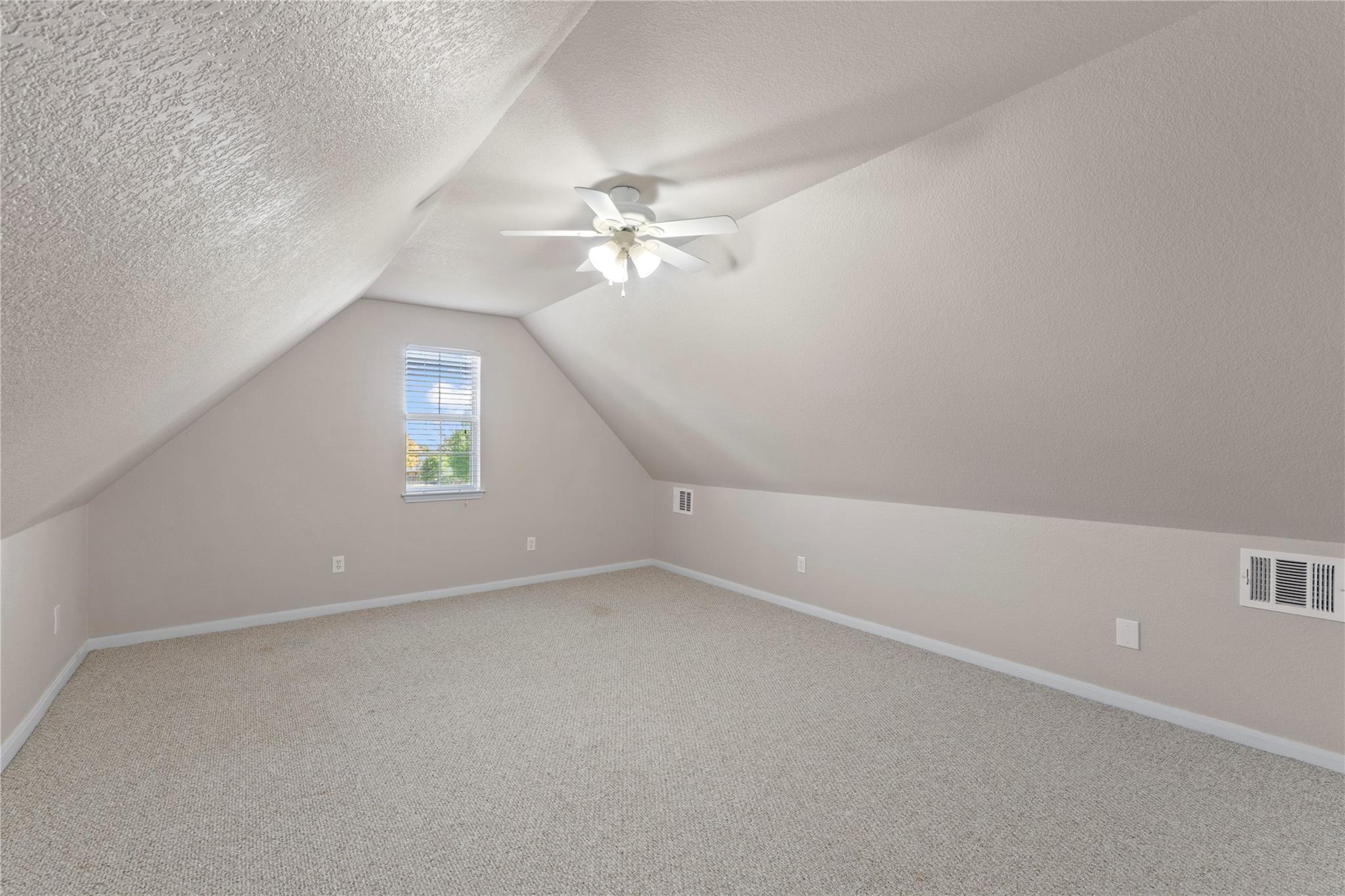 400 Rio Grande Ave, Hutto, TX 78634