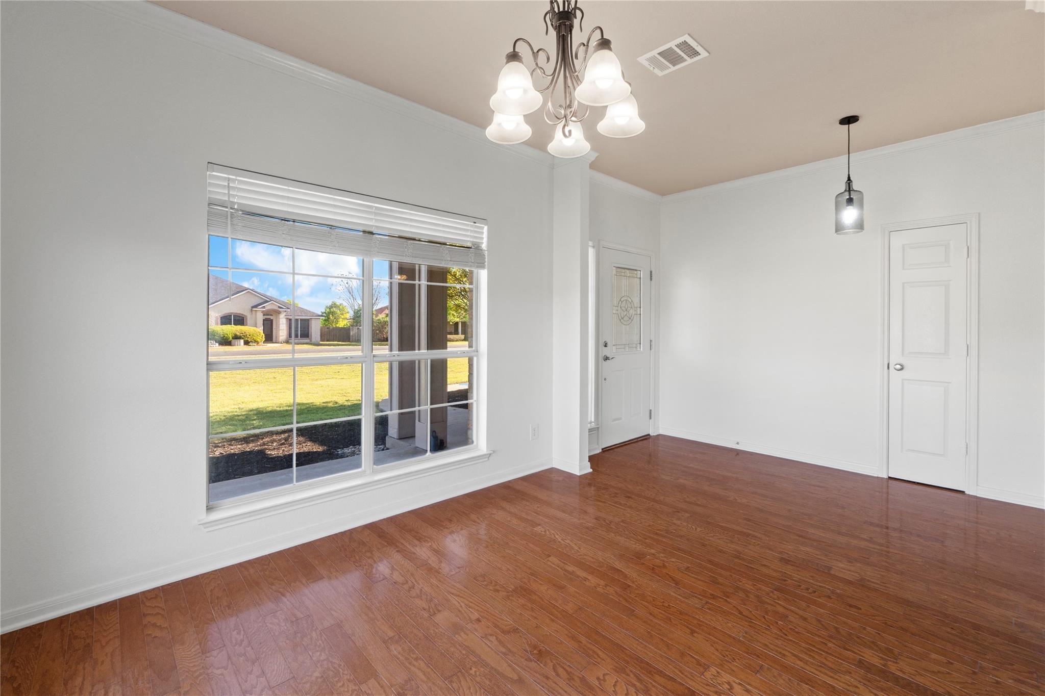 400 Rio Grande Ave, Hutto, TX 78634