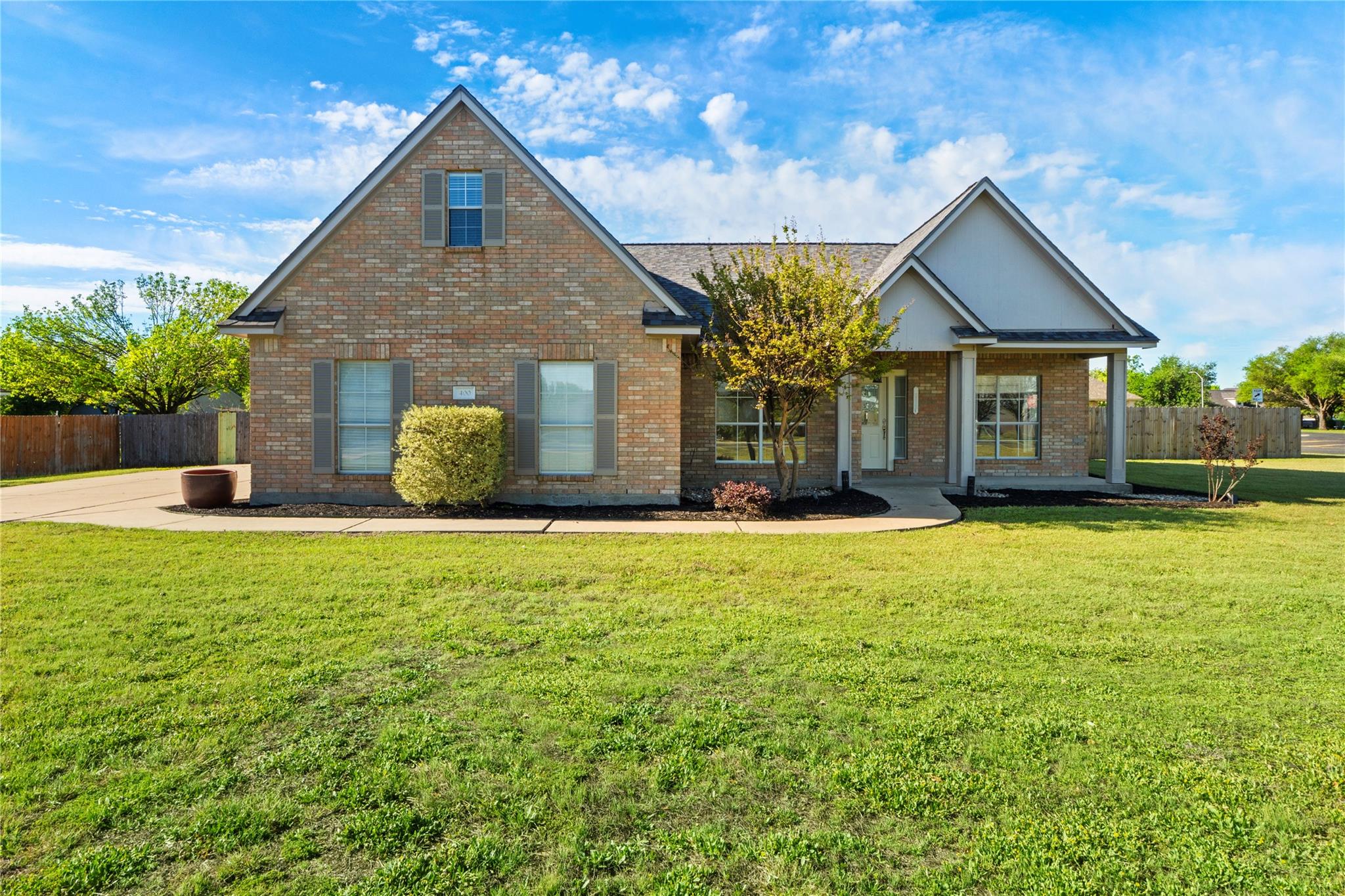 400 Rio Grande Ave, Hutto, TX 78634