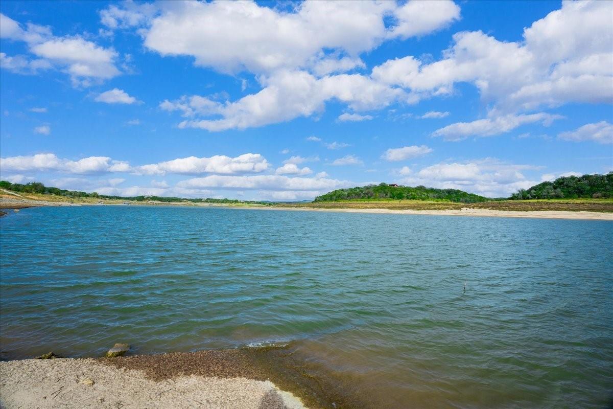 00 Breezing Ln, Spicewood, TX 78669