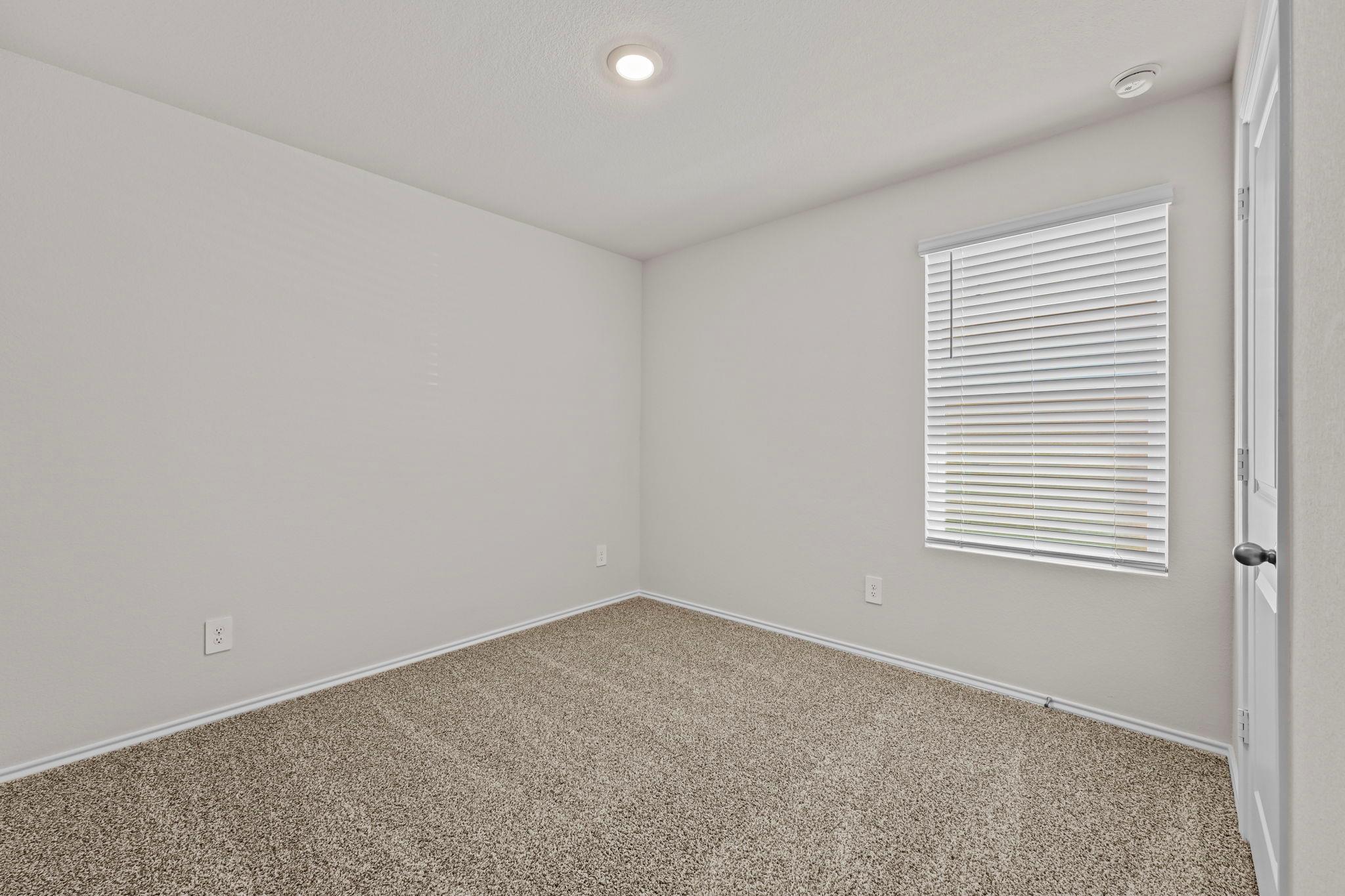 405 Wild Goose Dr, Luling, TX 78648