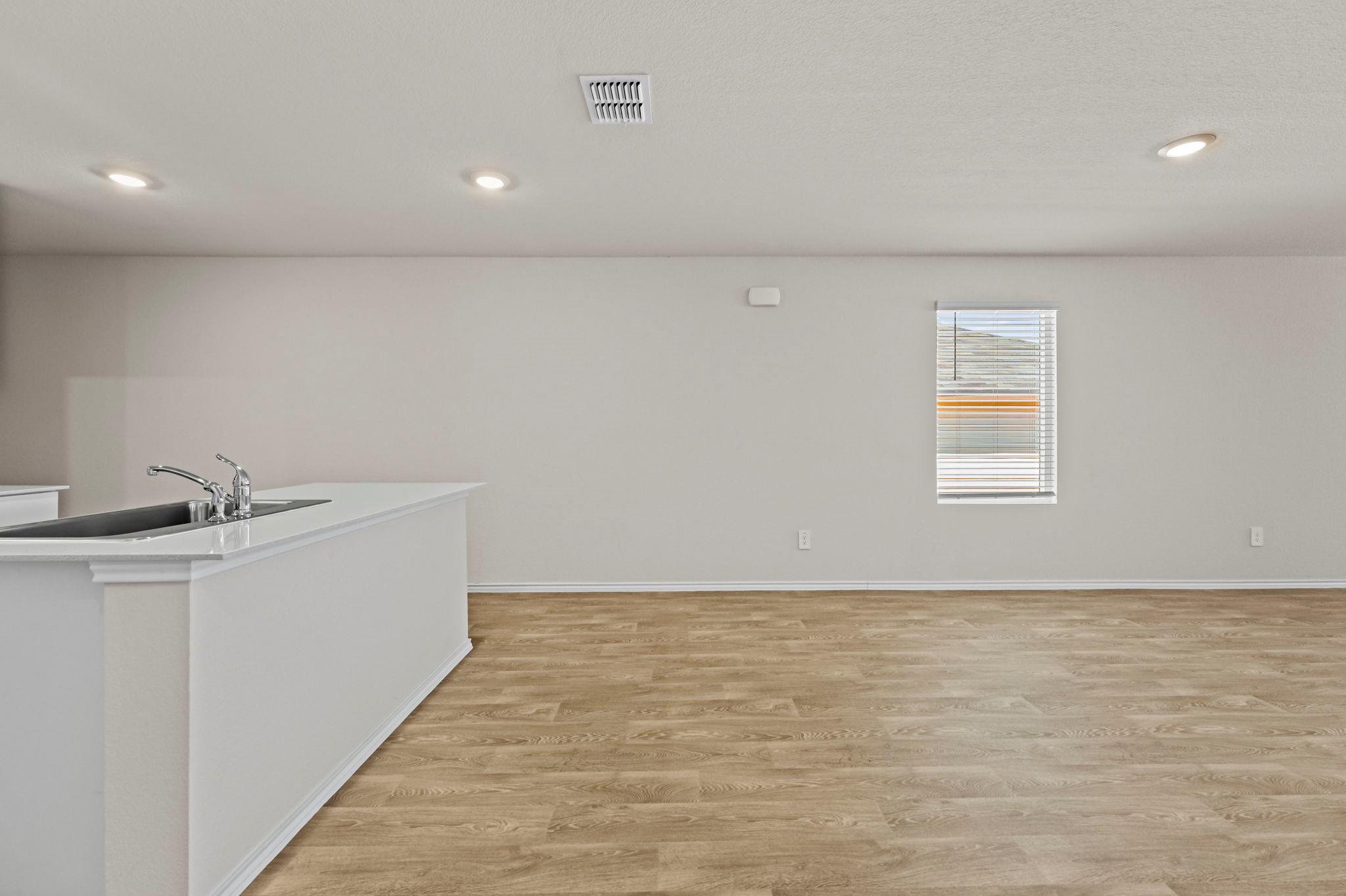 405 Wild Goose Dr, Luling, TX 78648