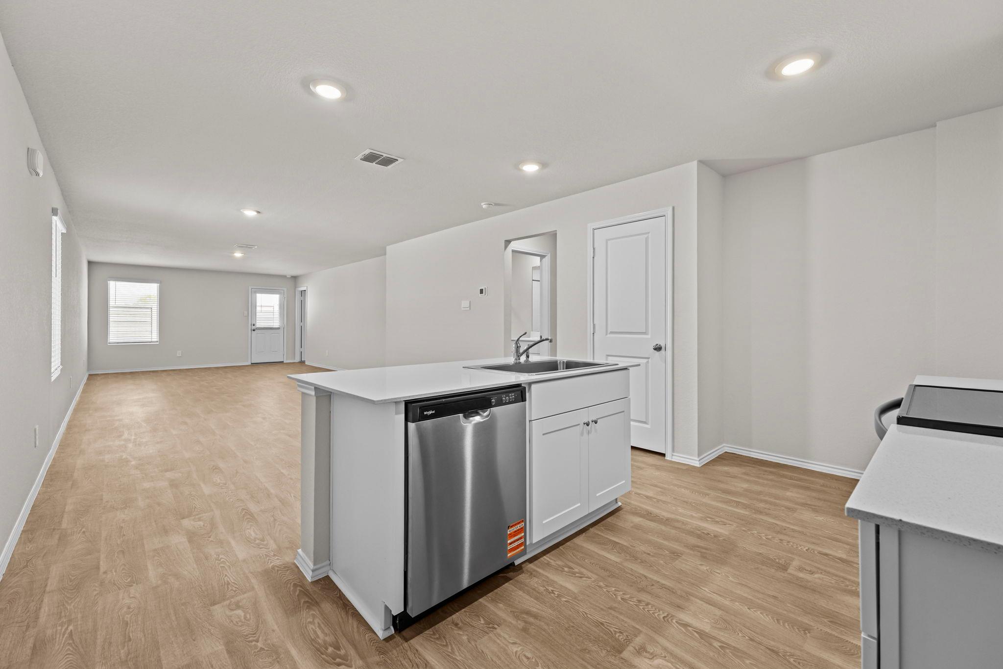 405 Wild Goose Dr, Luling, TX 78648