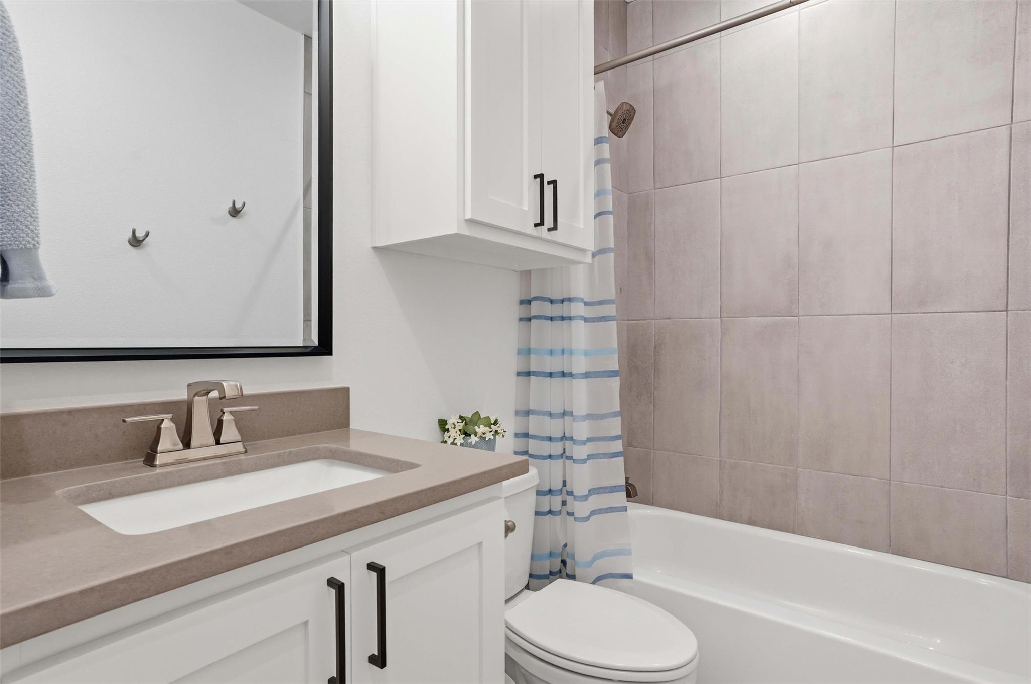 512 Palmer Dr, Lago Vista, TX 78645