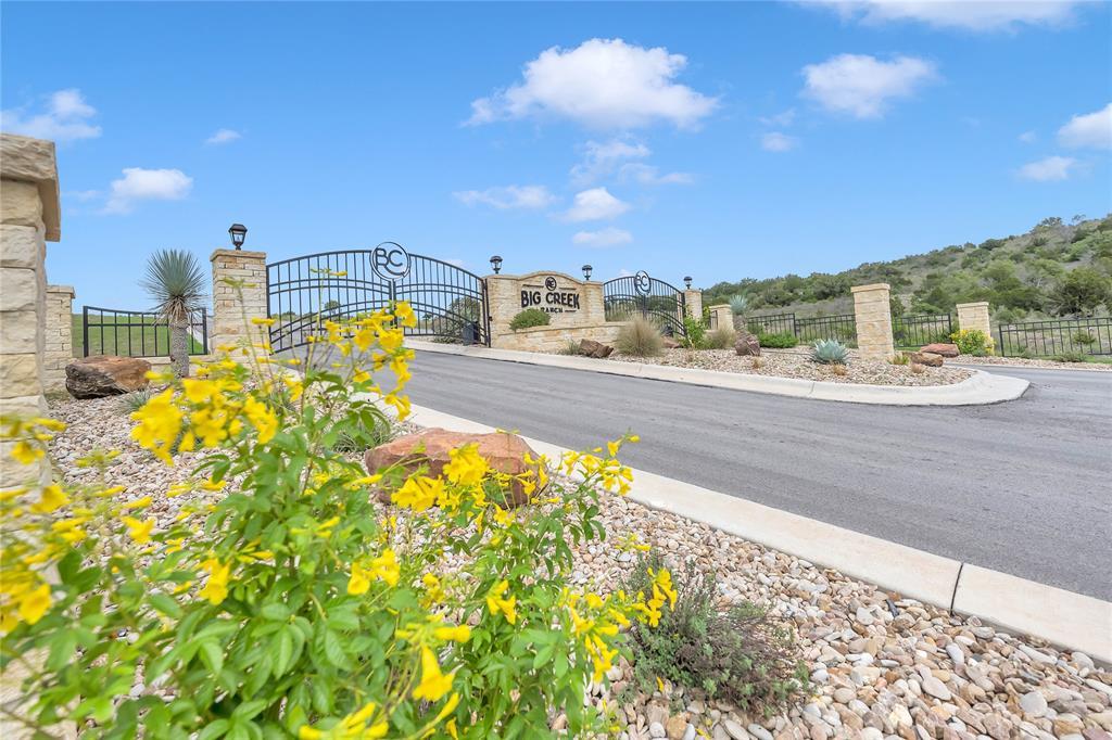 350 Big Creek Dr, Kingsland, TX 78639