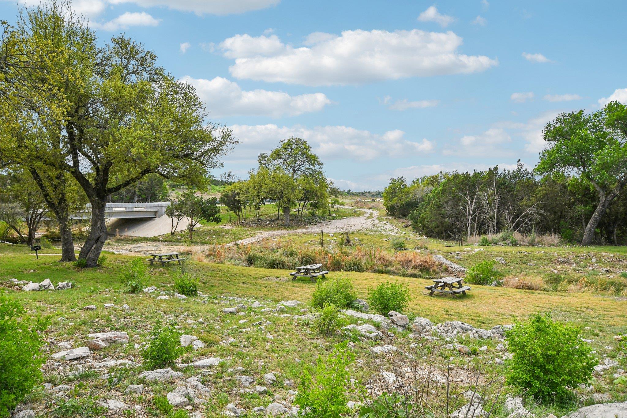 350 Big Creek Dr, Kingsland, TX 78639