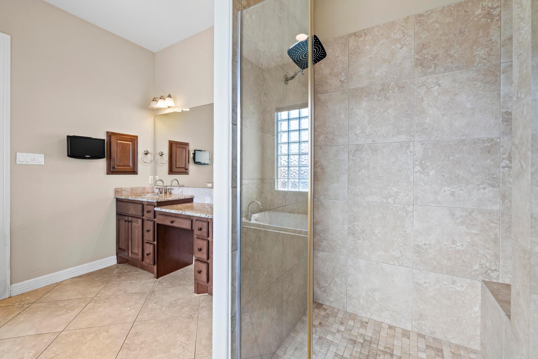 8293 Lime Creek Rd, Volente, TX 78641