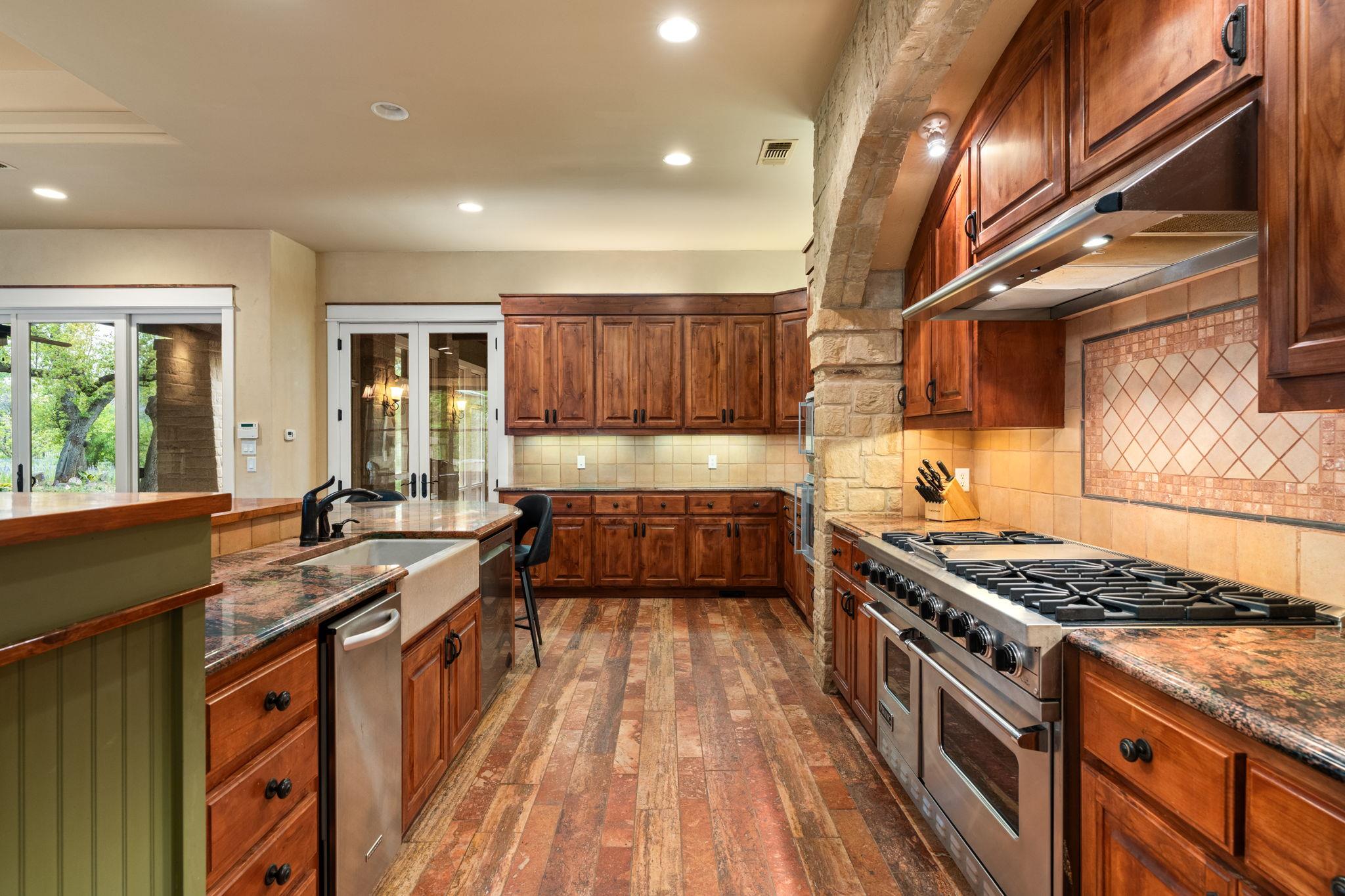 23426 Oscar Rd, Spicewood, TX 78669