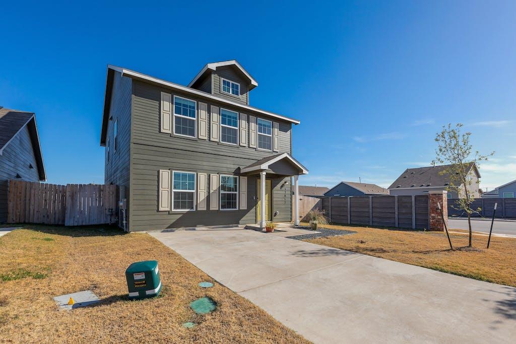 17817 Willacy Cv, Elgin, TX 78621