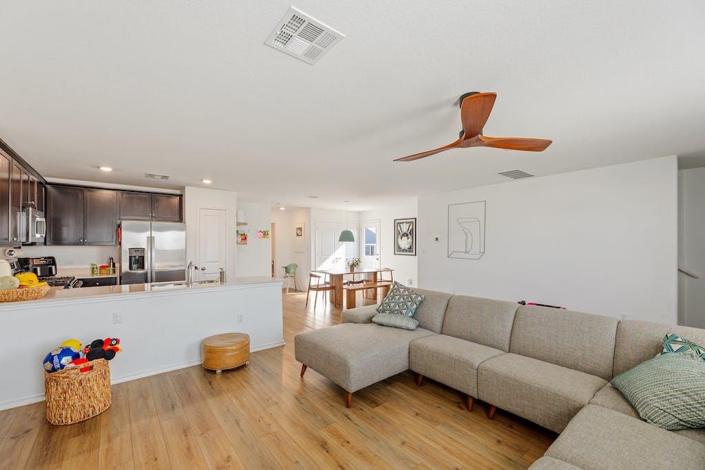 17817 Willacy Cv, Elgin, TX 78621