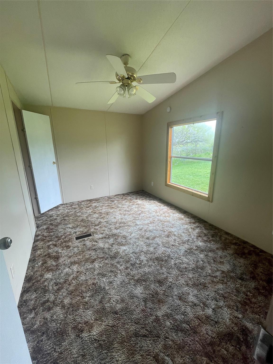 120 Roots Rd, Martindale, TX 78655