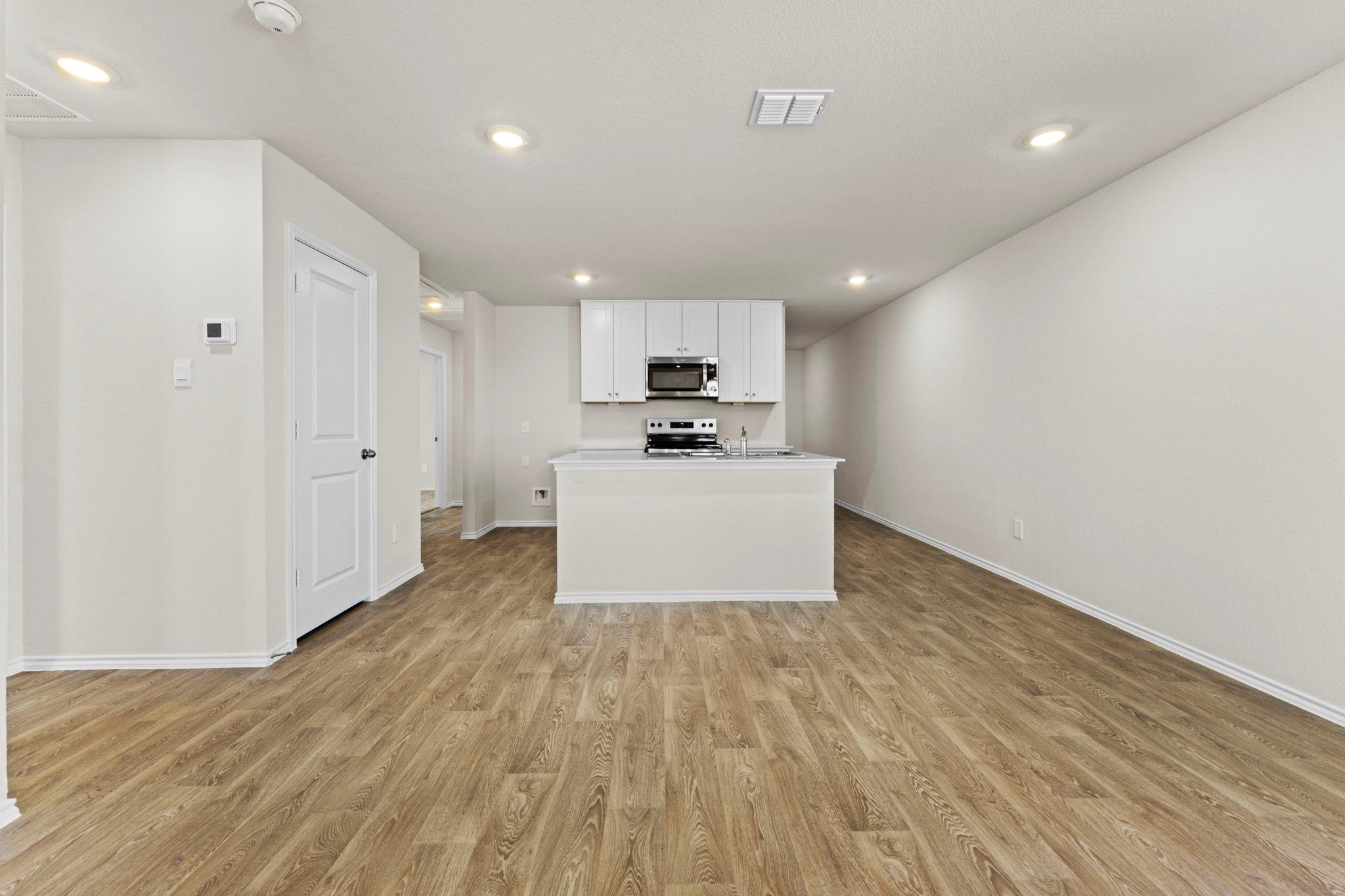 401 Wild Goose Dr, Luling, TX 78648