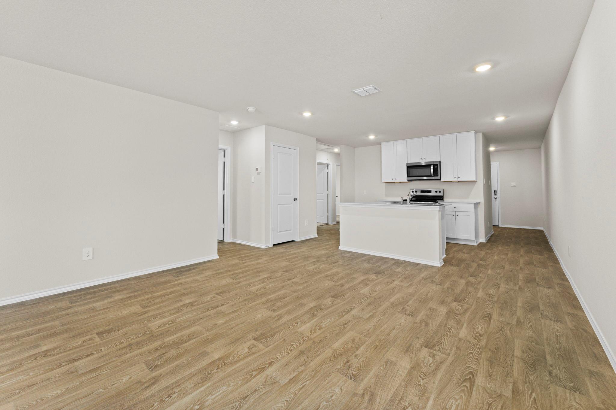 401 Wild Goose Dr, Luling, TX 78648