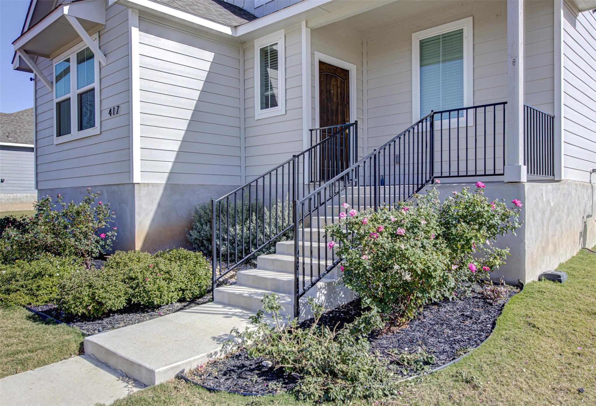 417 Ravens Crest Dr, Hutto, TX 78634