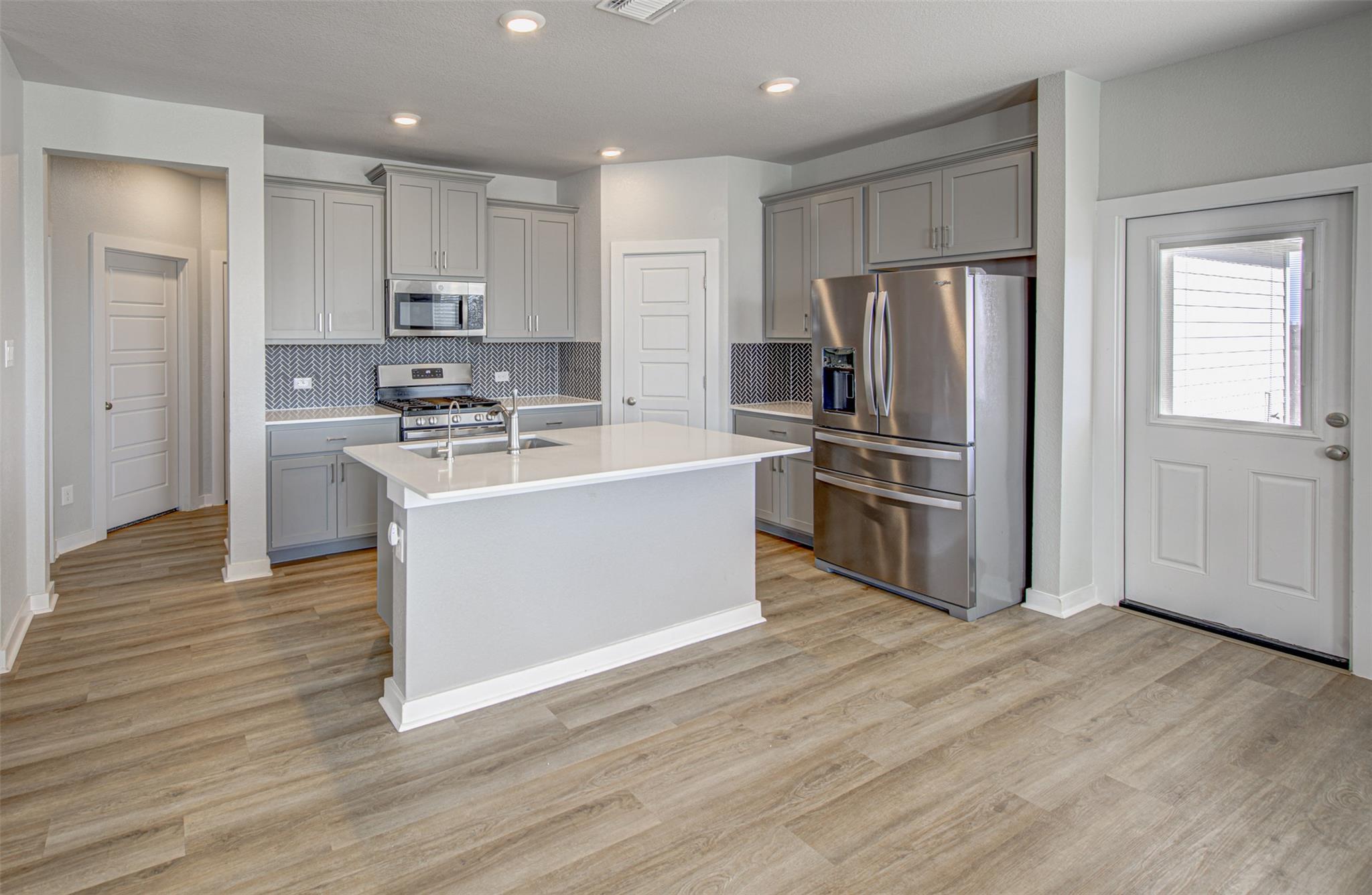 417 Ravens Crest Dr, Hutto, TX 78634